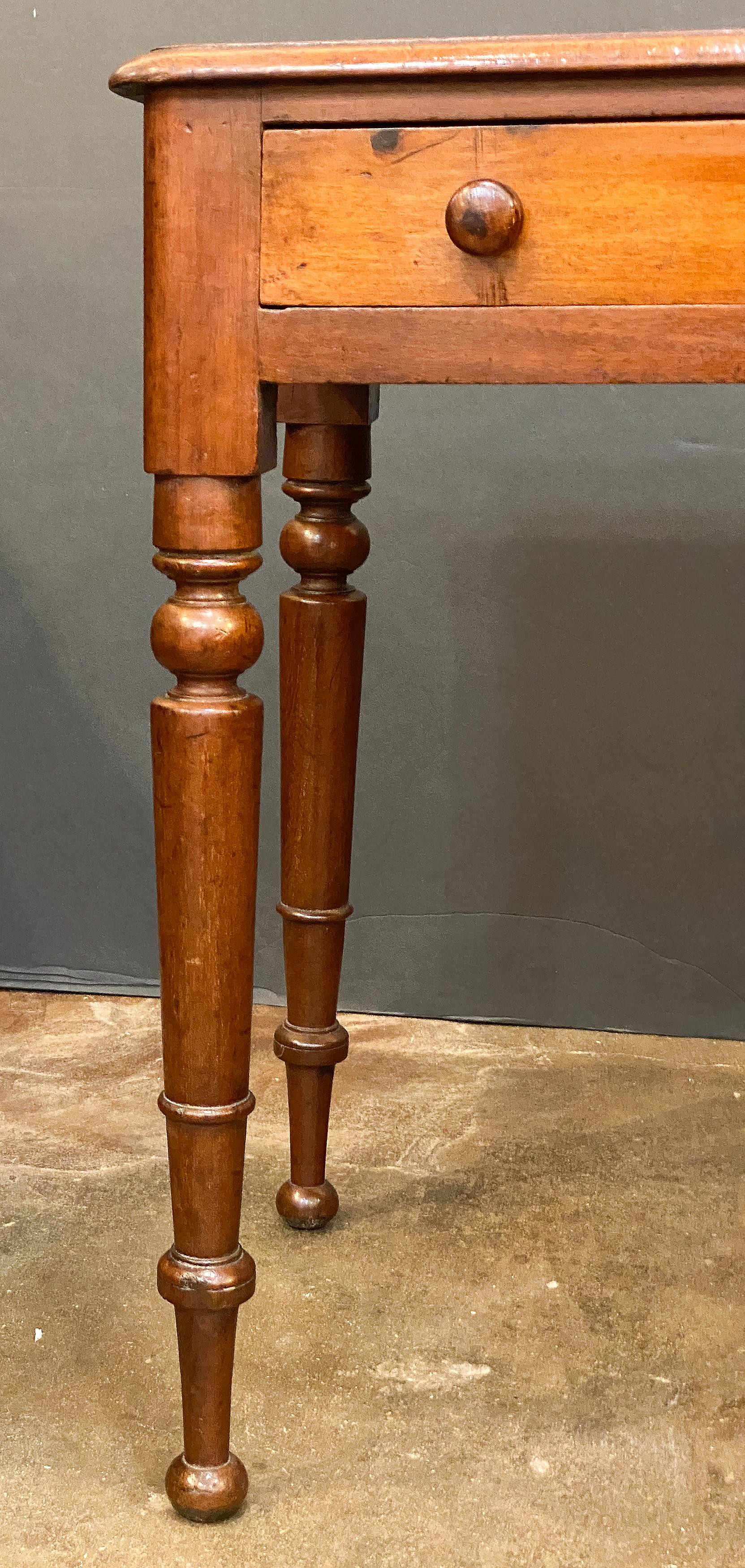 English Writing Table or Desk of Mahogany with Leather Top For Sale 7
