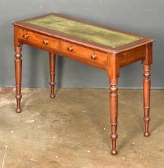 Tavolo o scrivania inglese in mogano con piano in cuoio