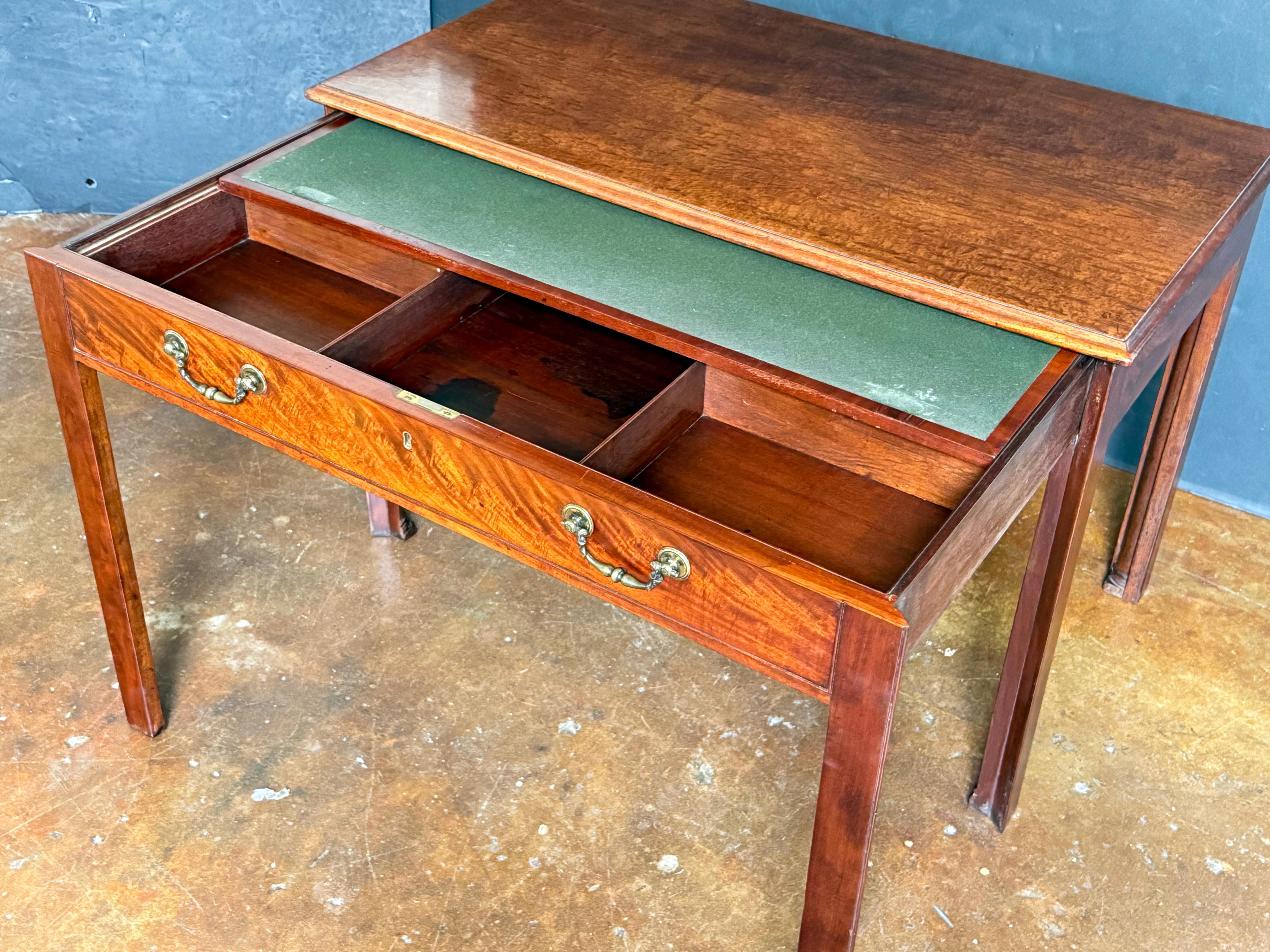 English Writing Table or Desk of Mahogany with Slide from the Georgian Period For Sale 2