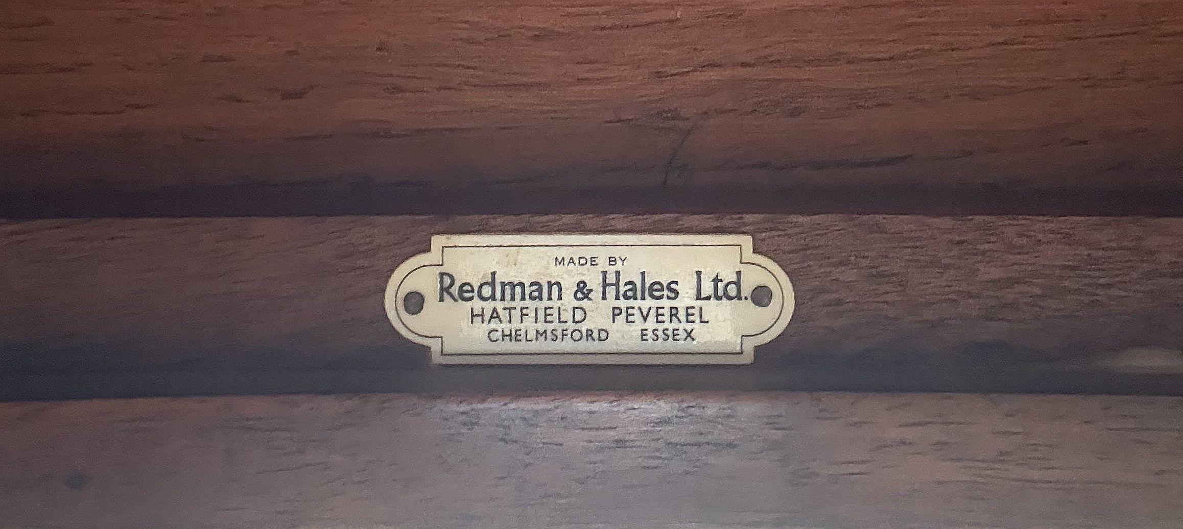Tavolo o scrivania inglese con piano in pelle goffrata di Redman and Hales Ltd. in vendita 5
