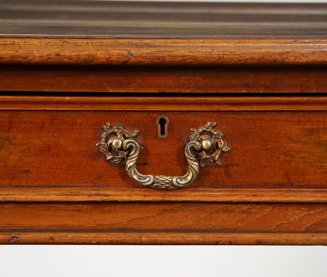 Table ou bureau anglais à écrire avec plateau en cuir embossé de style William IV en vente 5
