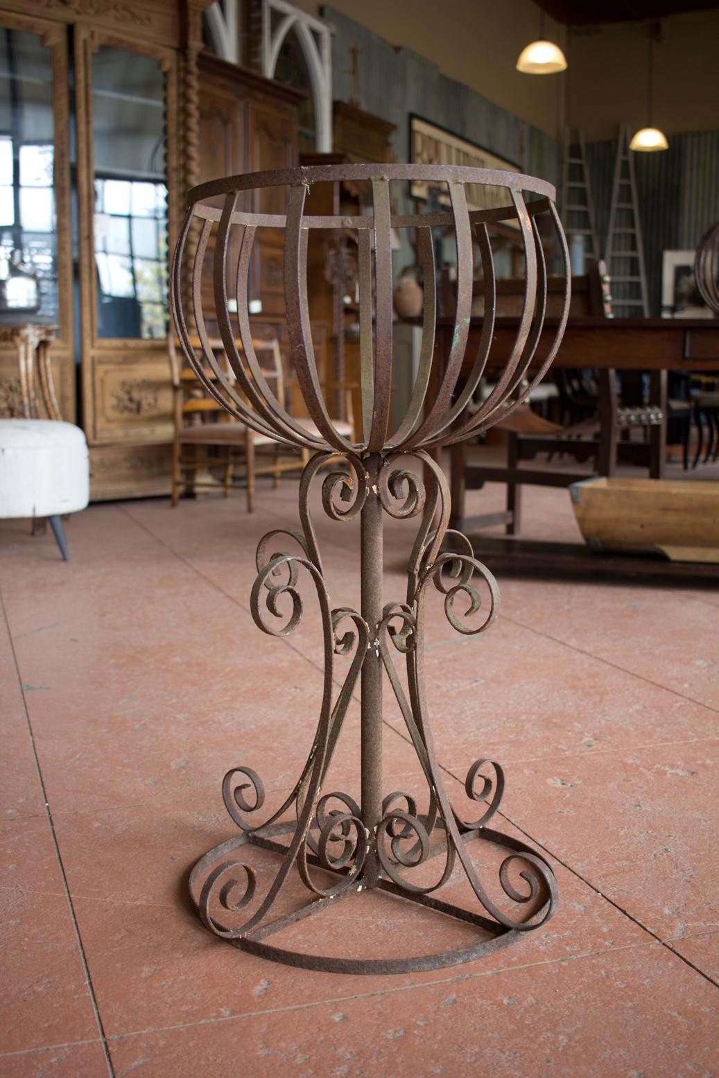 English Wrought Iron Planter on Stand In Good Condition In Calgary, Alberta