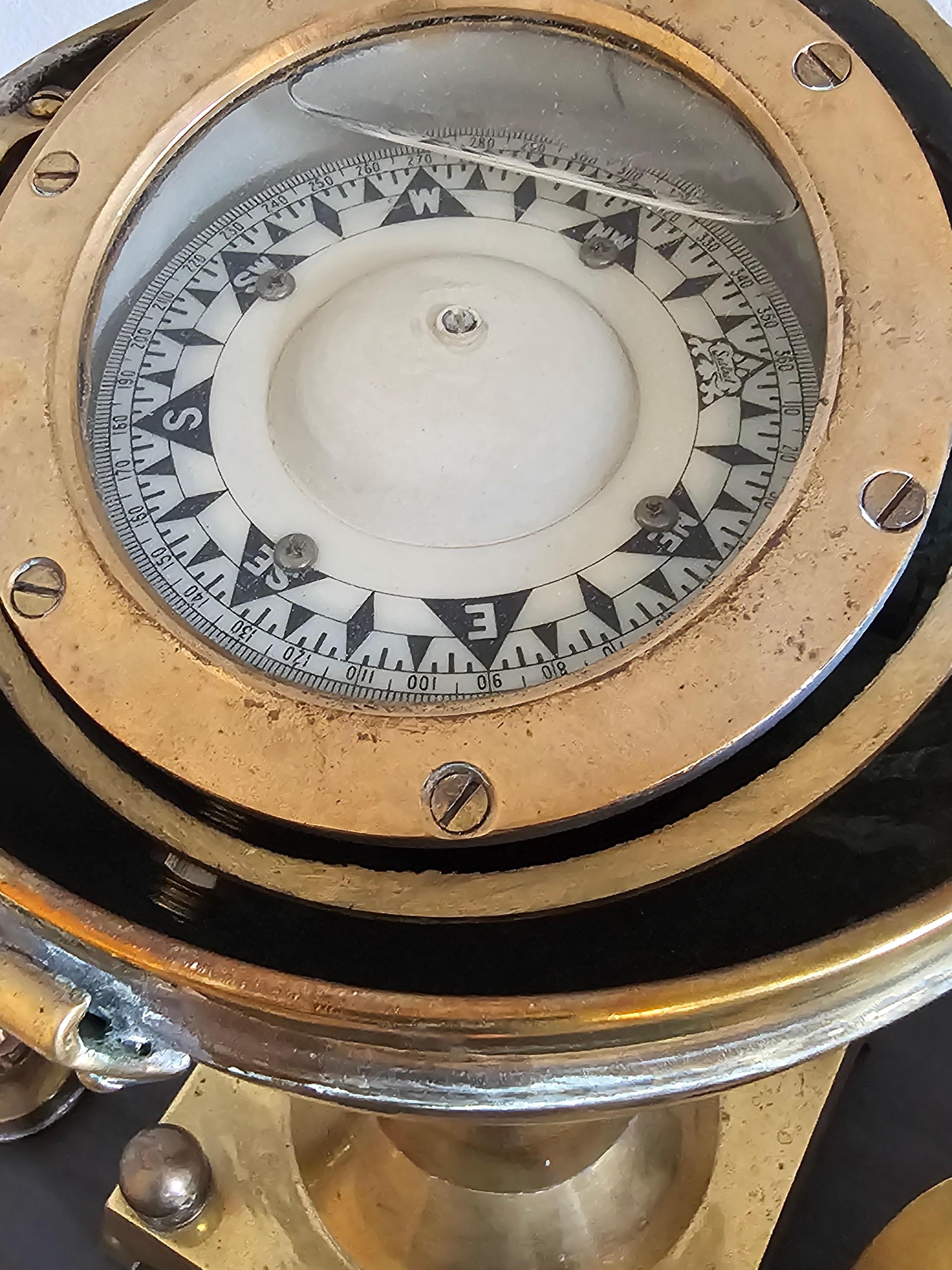 English WW2 Era Brass Ship's Pedestal Binnacle Compass by Sestral In Good Condition For Sale In Forney, TX