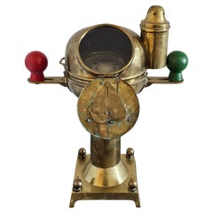 Brújula de pedestal de latón inglesa de la 2ª Guerra Mundial by Sestral