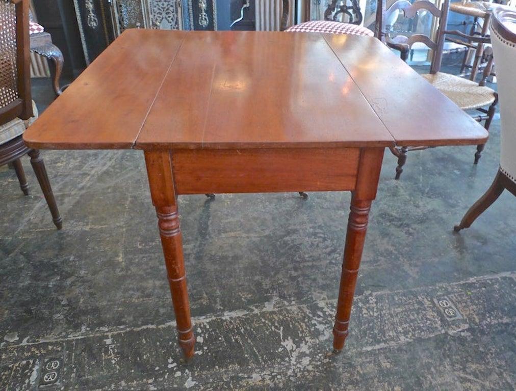 English XIX Georgian Pembroke Drop-Leaf Writing Table / Desk with 1 Deep Drawer For Sale 7