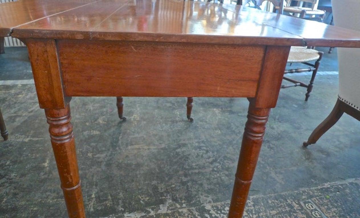 English XIX Georgian Pembroke Drop-Leaf Writing Table / Desk with 1 Deep Drawer For Sale 8