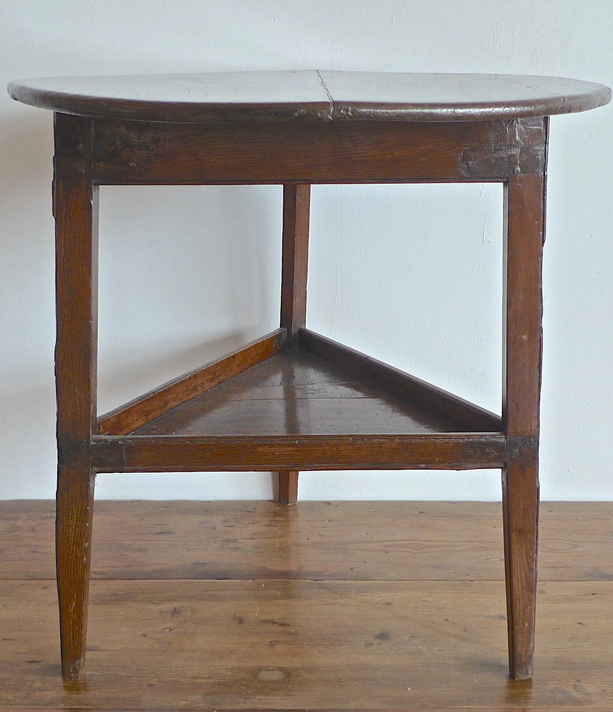 English 19th Century Small Stained Walnut Cricket Table. In Distressed Condition In Santa Monica, CA