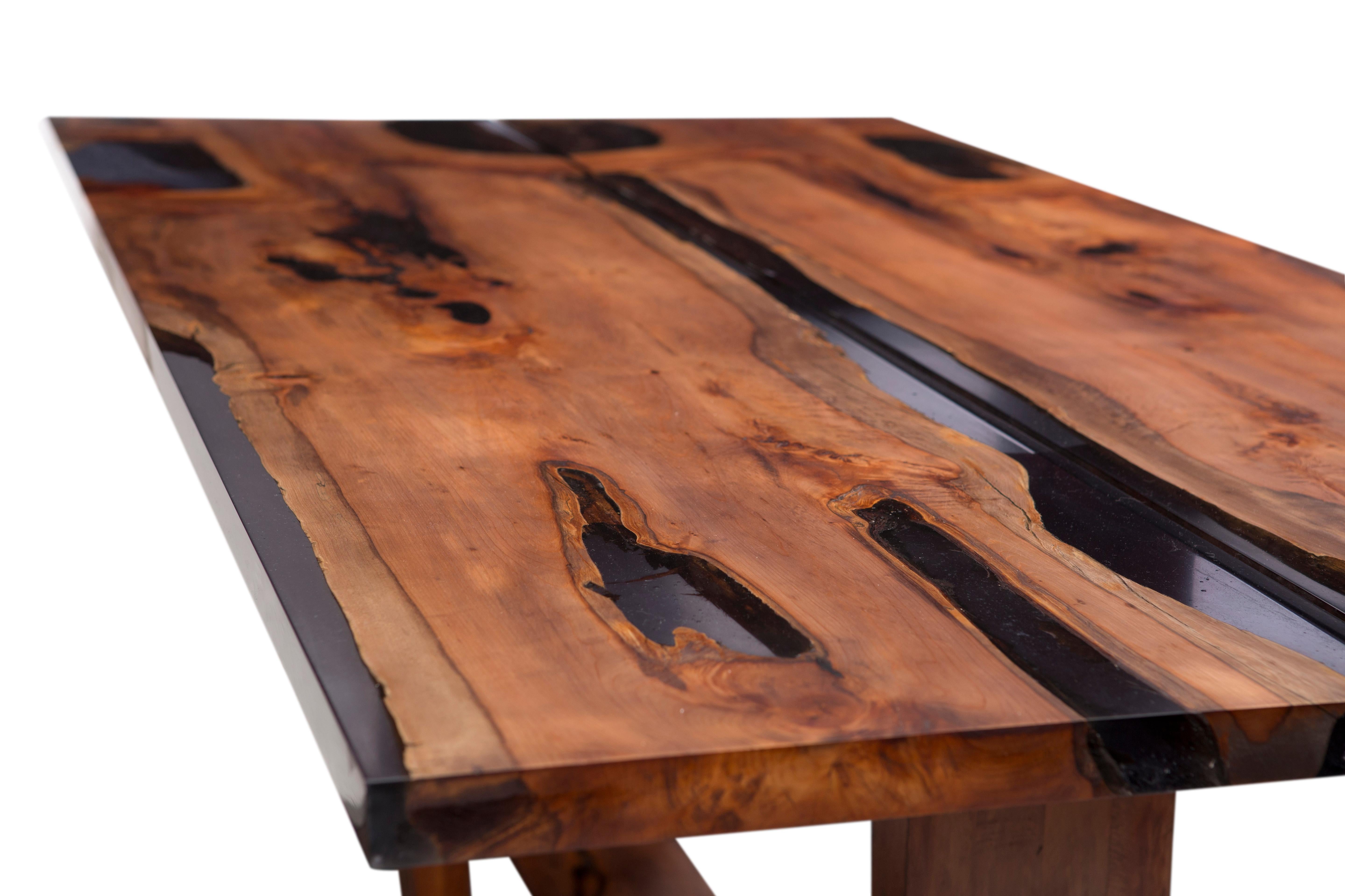 Mesa de tejo inglés, resina teñida de ébano, única en su especie. en Nuevo estado para la venta en London, GB