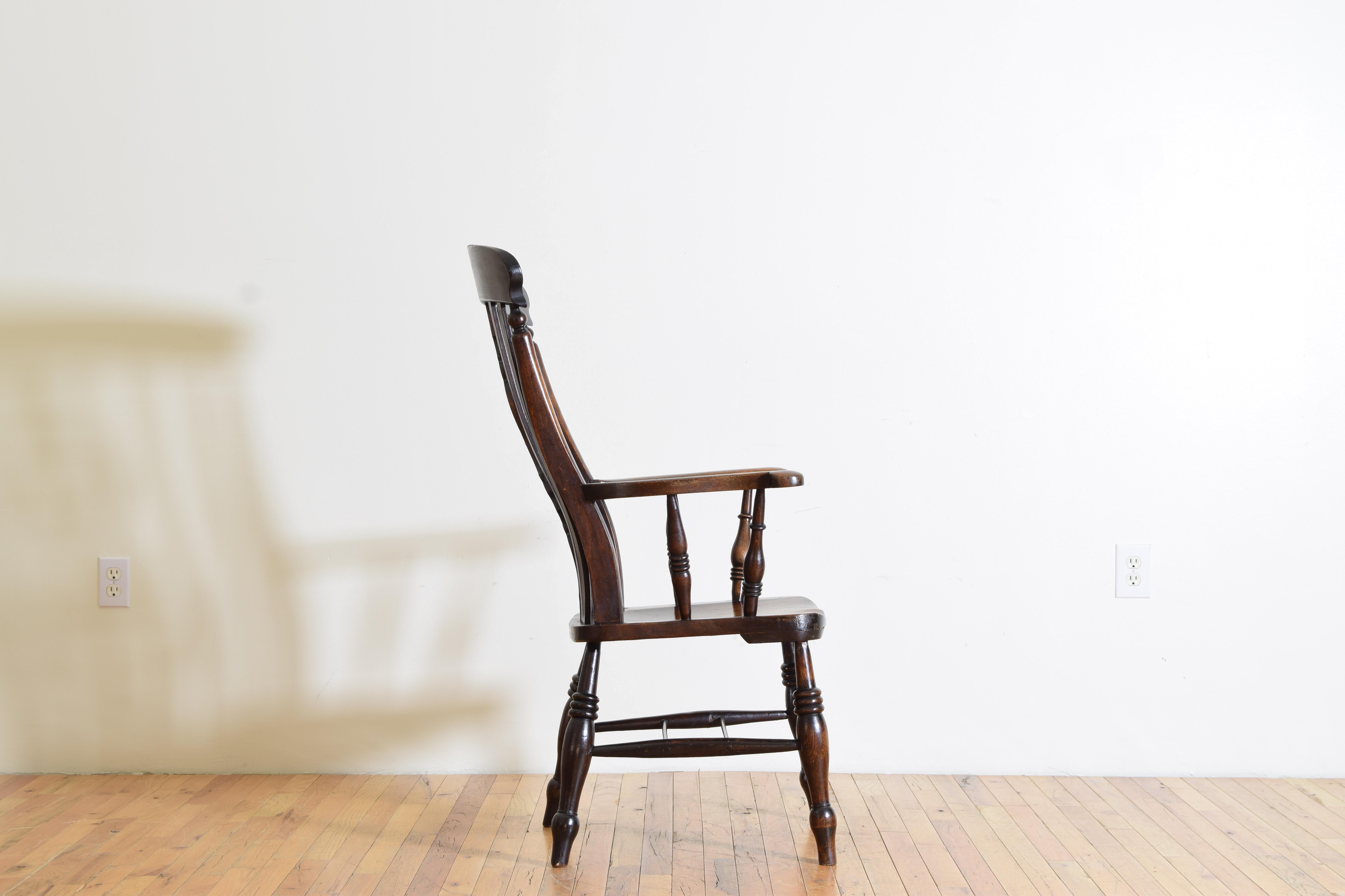 English Yew Wood Windsor Armchair, Late 1st quarter 19th century In Good Condition For Sale In Atlanta, GA