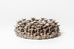 Espejo de gres engobado "Solsticio" de Mart Schrijvers, 2024