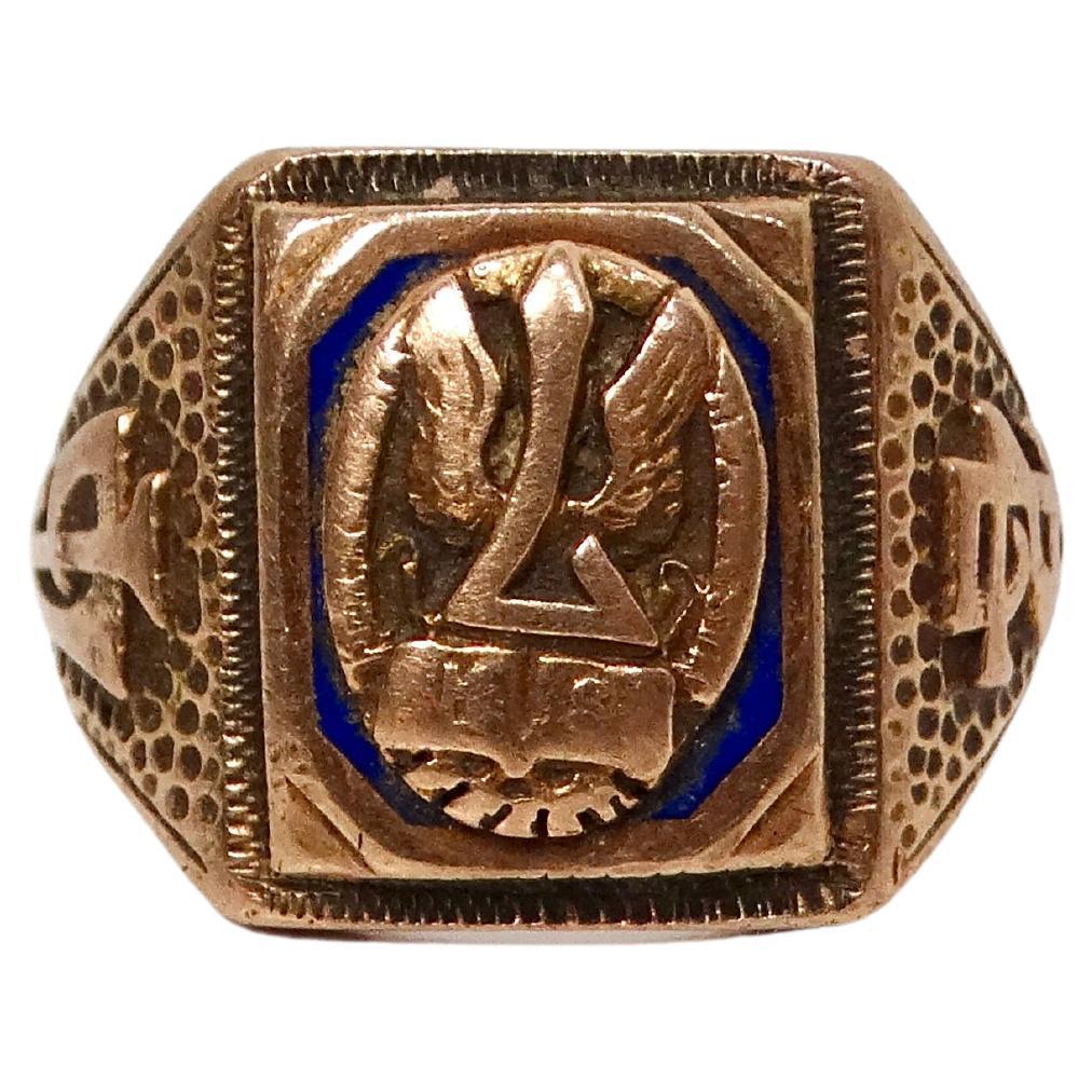 Anello con emblema smaltato in oro 10k inciso, circa anni '50 in vendita