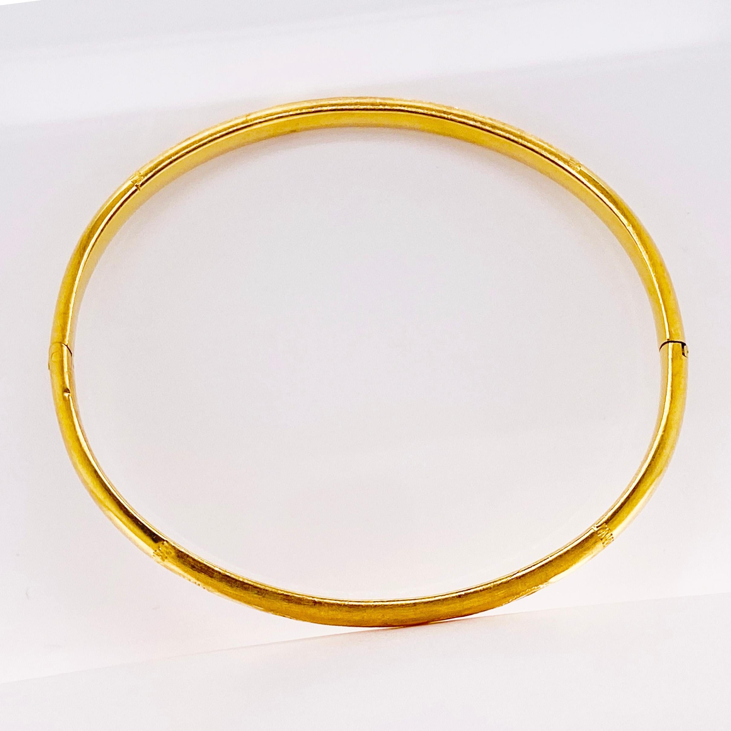 Engraved 18K Bangle Bracelet with Hidden Clasp Custom Hand Engraving, 18k Gold In Excellent Condition In Austin, TX