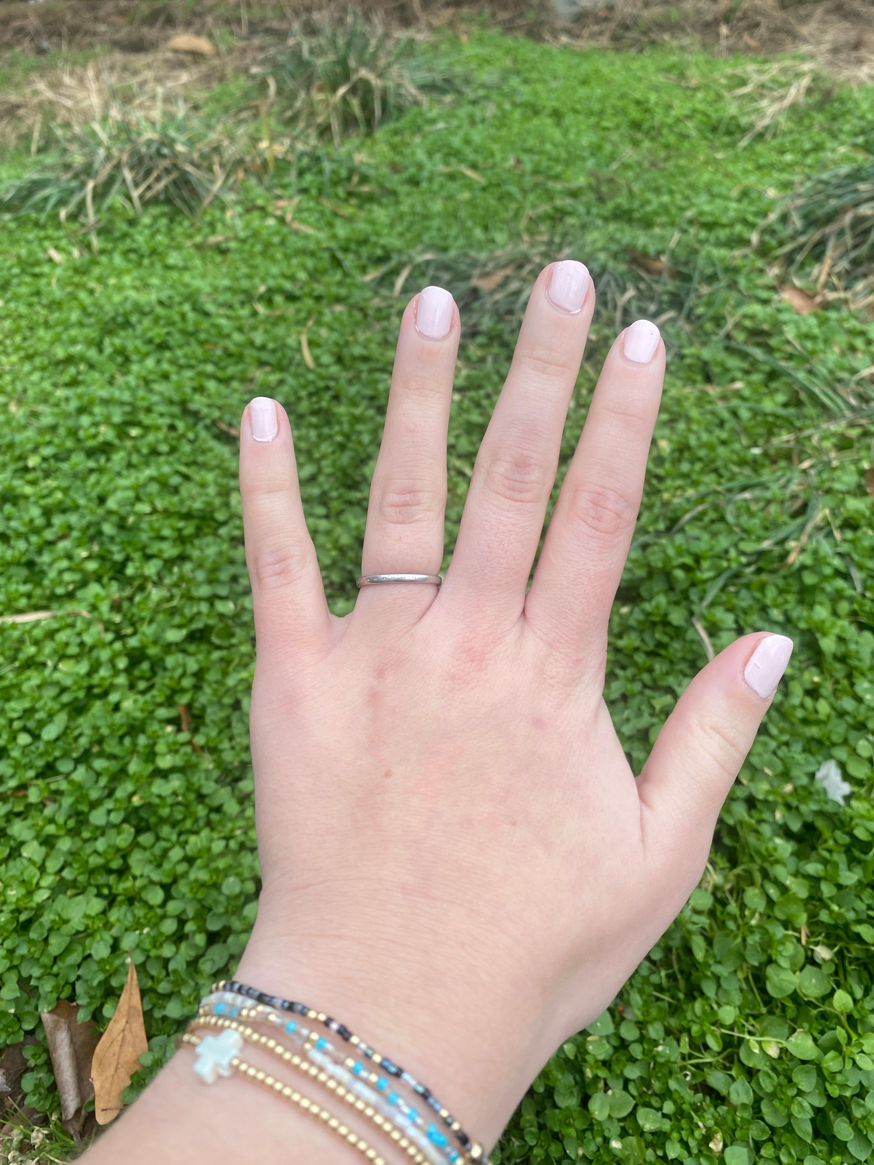 Anello a fascia inciso, platino, 