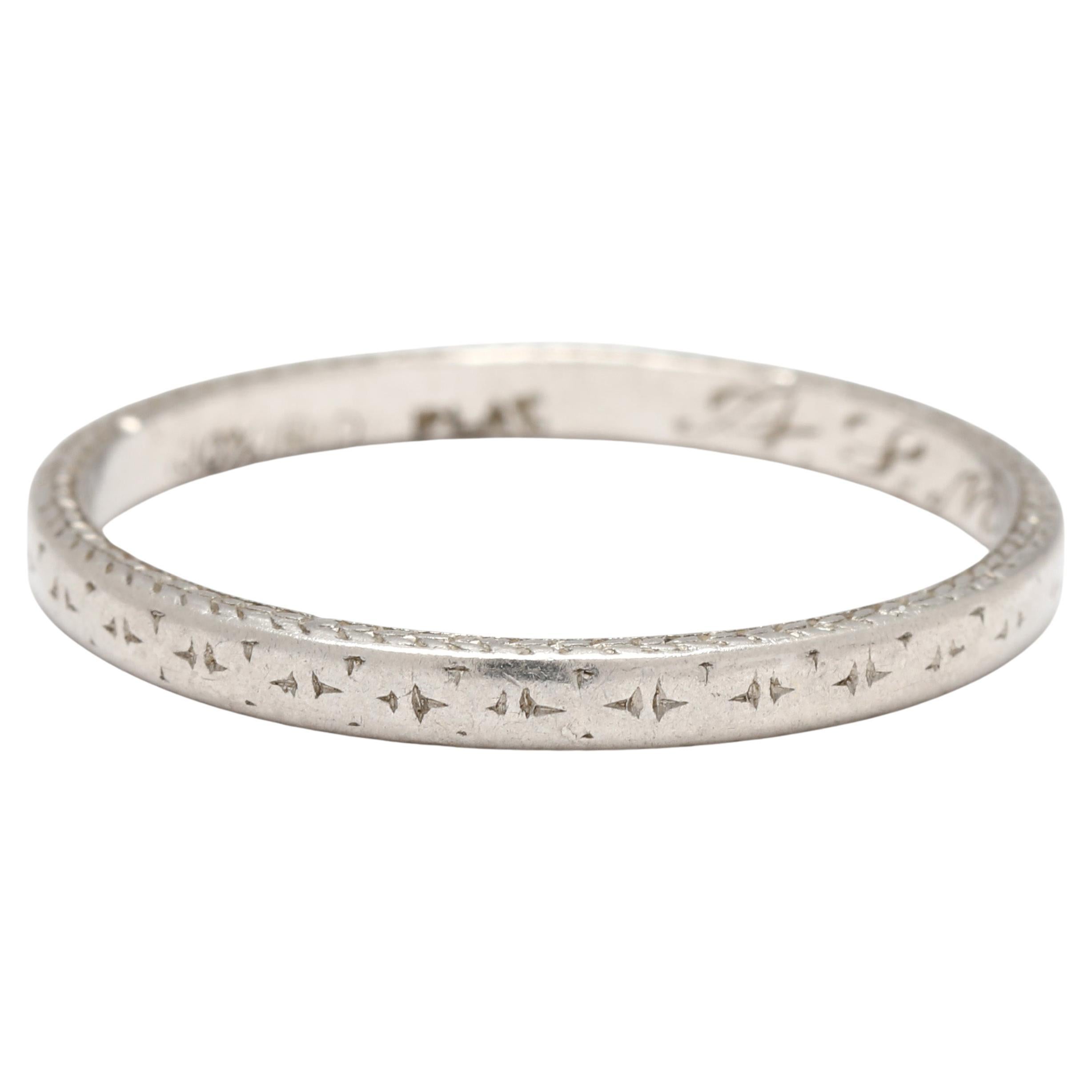 Anello a fascia inciso, platino, "APM a EBH 23 gennaio 1930", misura anello 6,5