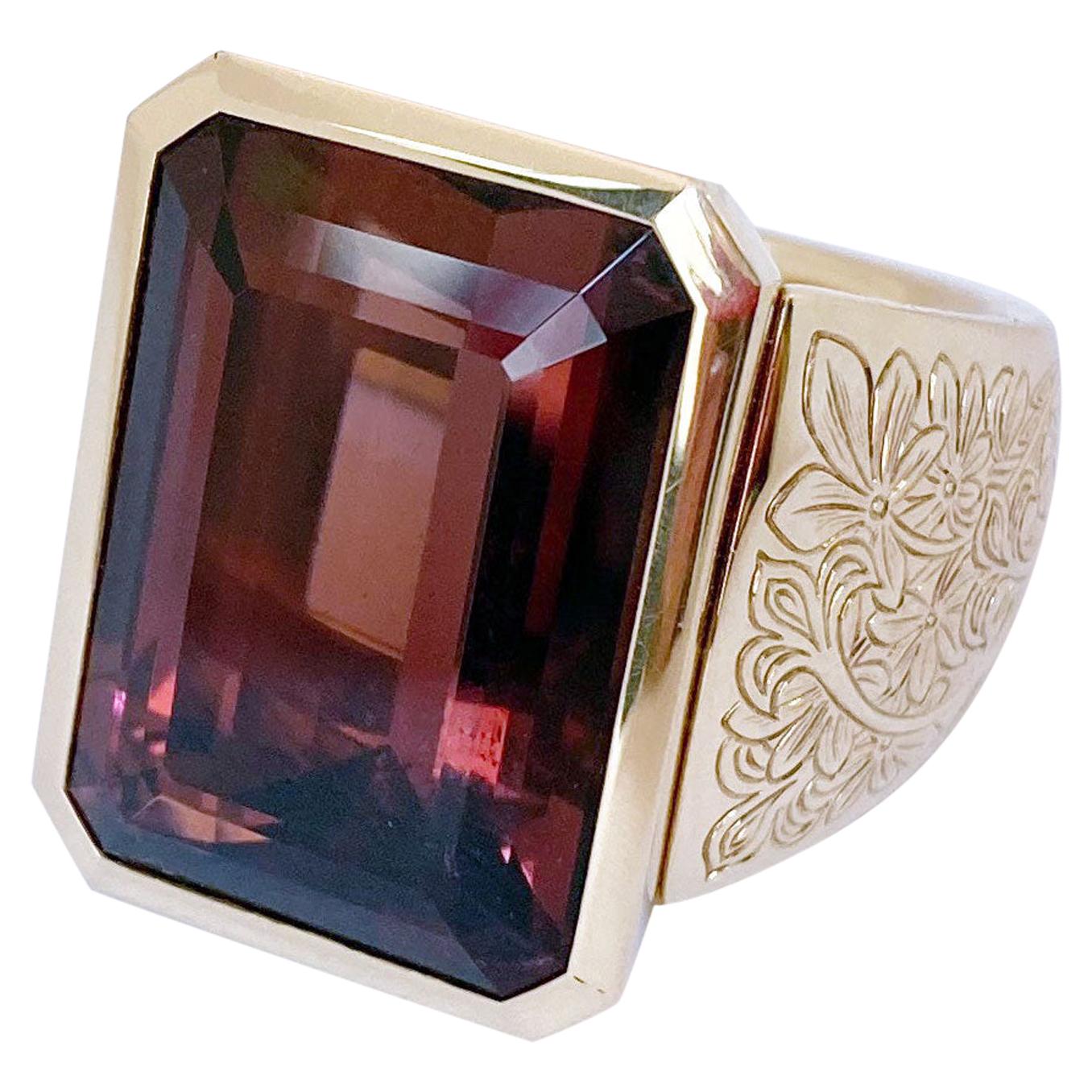 Engraved Bold Cocktail Ring in 18 Karat Rose Gold with Dusty Pink Tourmaline For Sale