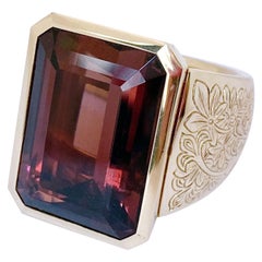 Engraved Bold Cocktail Ring in 18 Karat Rose Gold with Dusty Pink Tourmaline