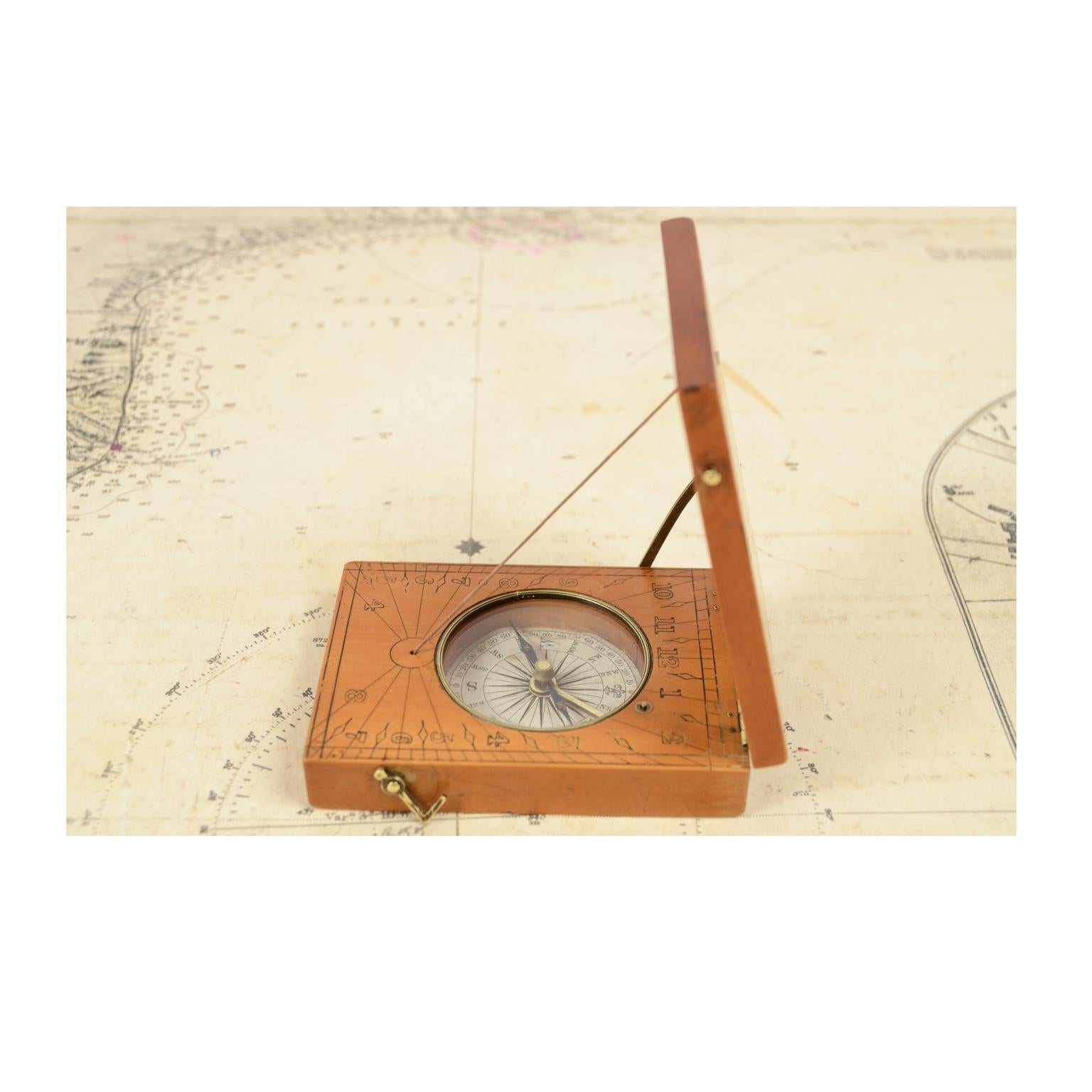 Engraved Boxwood Book Shaped Sundial Antique Time Measuring Instrument 1800s In Good Condition In Milan, IT