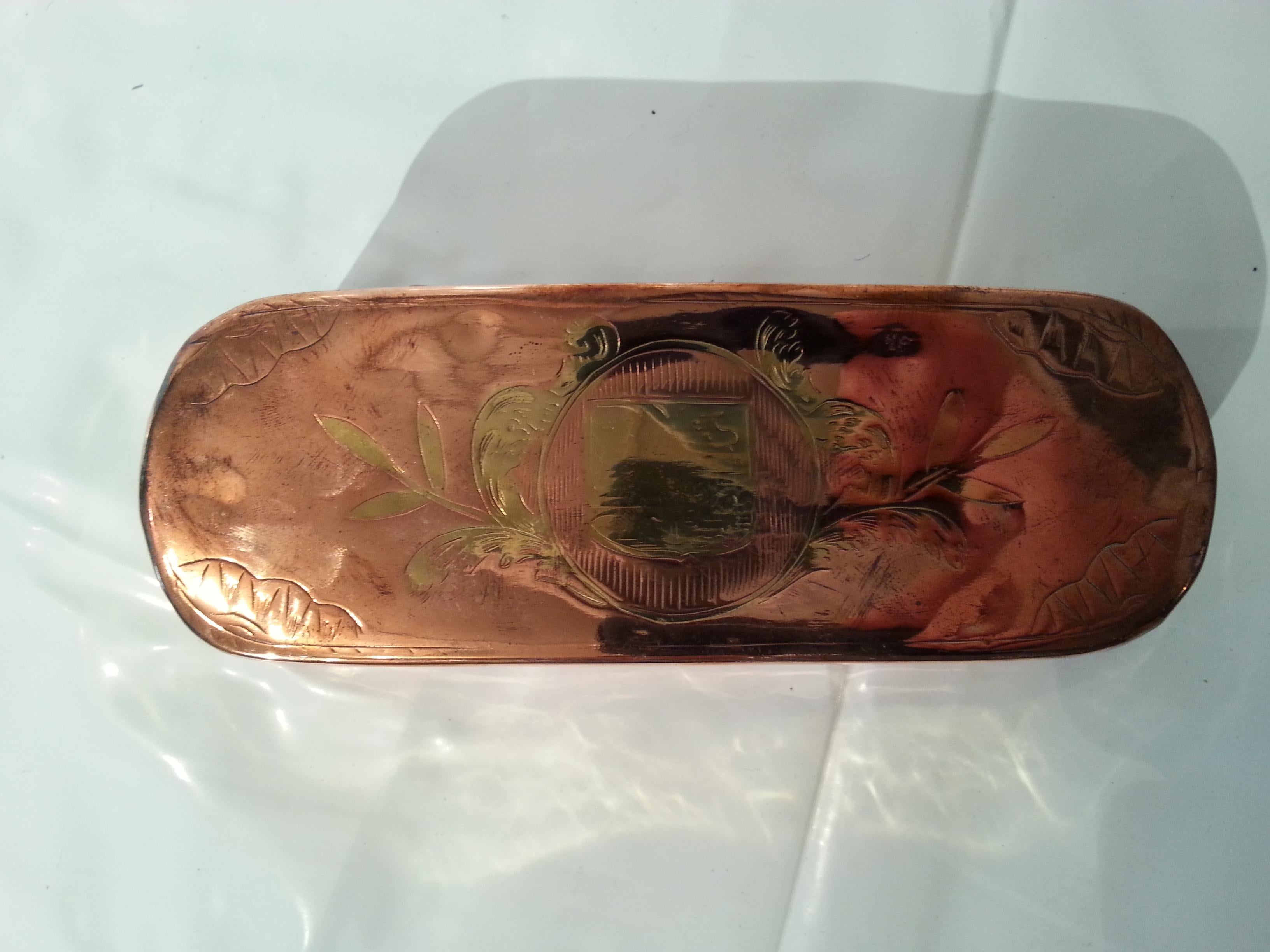 Engraved Brass and Copper Snuff Box, English, Circa 1850 For Sale 4