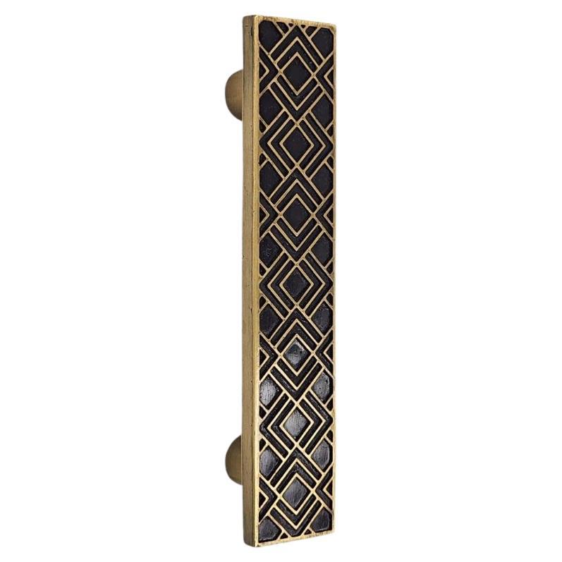 Tirette de meuble en laiton gravé  15 x 3 cm Motif géométrique en résine noire
