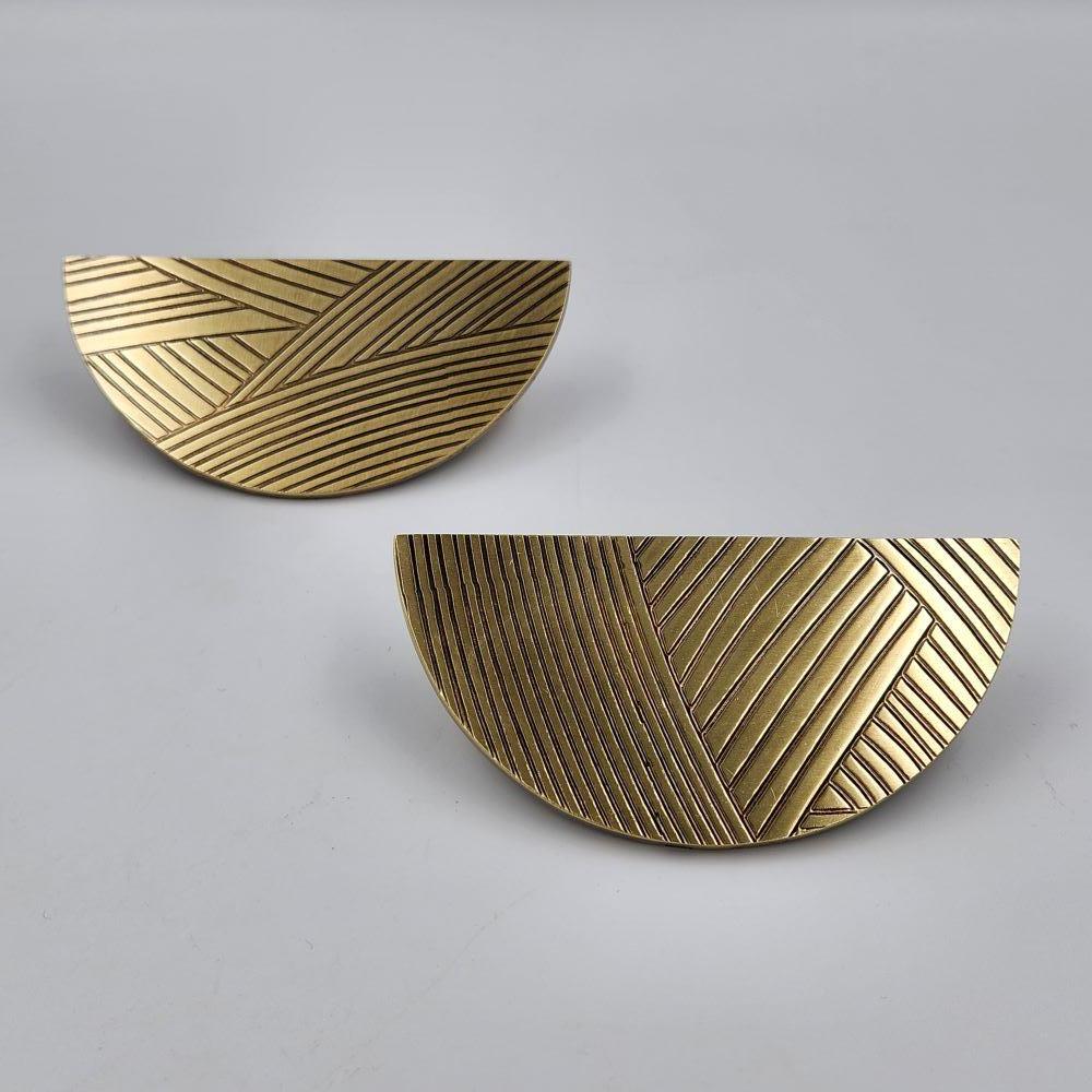 Gravierter Messing-Schrankgriff - Ø 12 cm - Open Manifest collection im Angebot 1