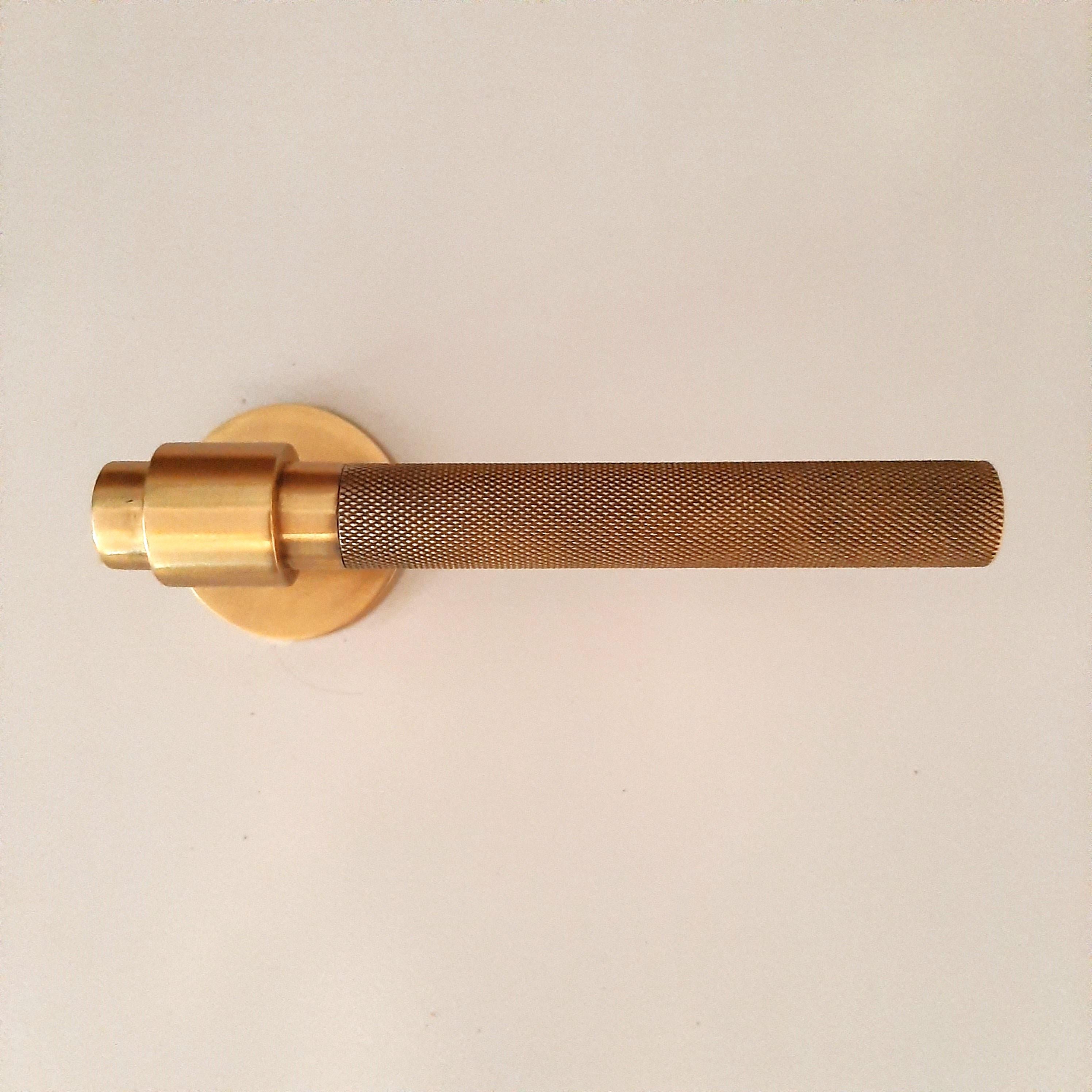 XXI secolo e contemporaneo Maniglie per porte in ottone massiccio - collezione Art Deco in vendita