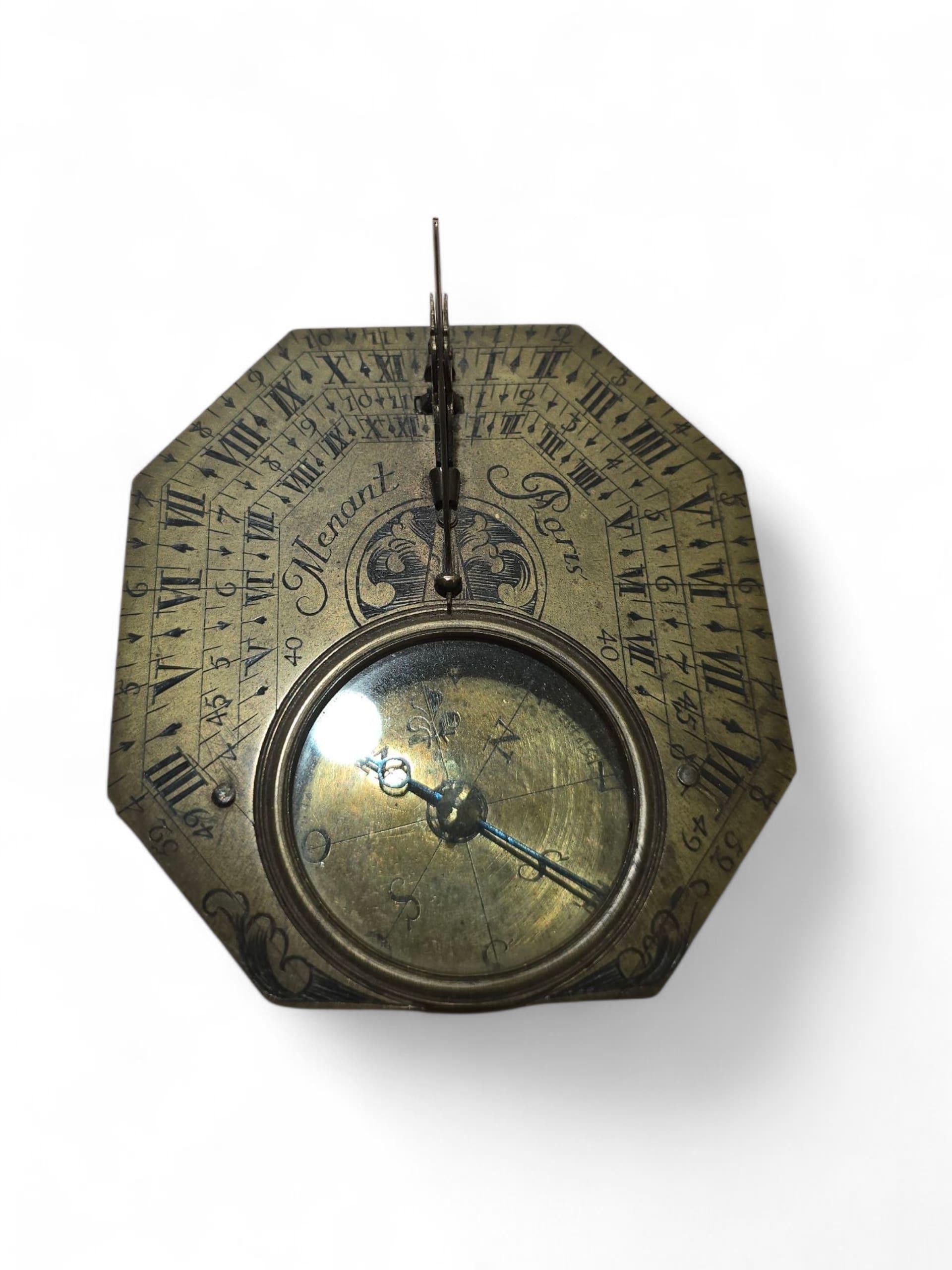 Cadran solaire portatif en laiton gravé signé 