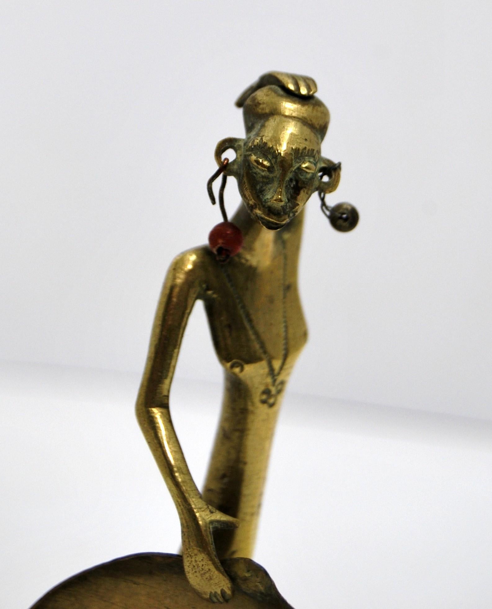 Estatuilla de latón grabado - arte tribal africano de mediados del siglo XX Latón en venta