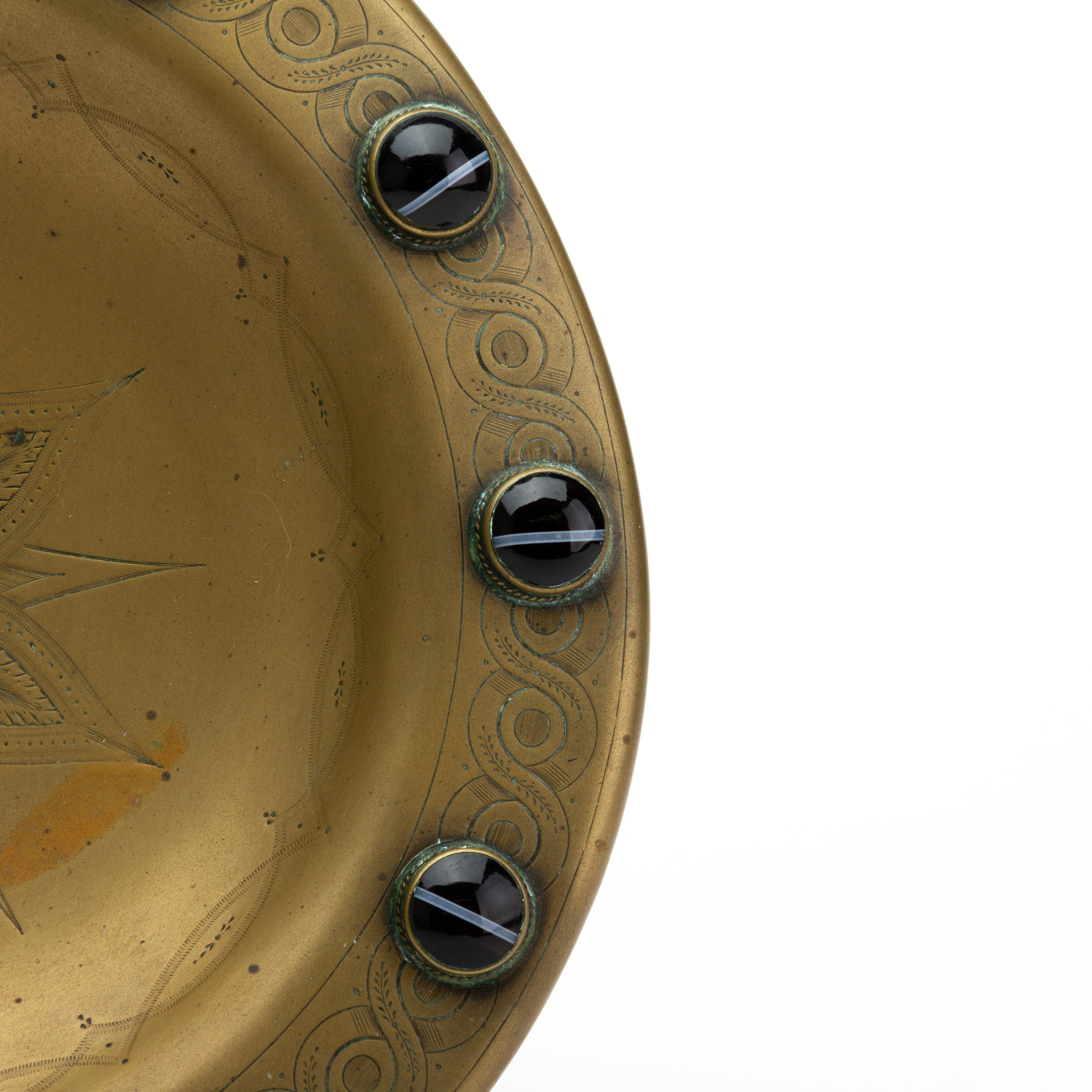 Engraved Brass Tazza Inlaid with Banded Agate Late 19th Century  For Sale 1