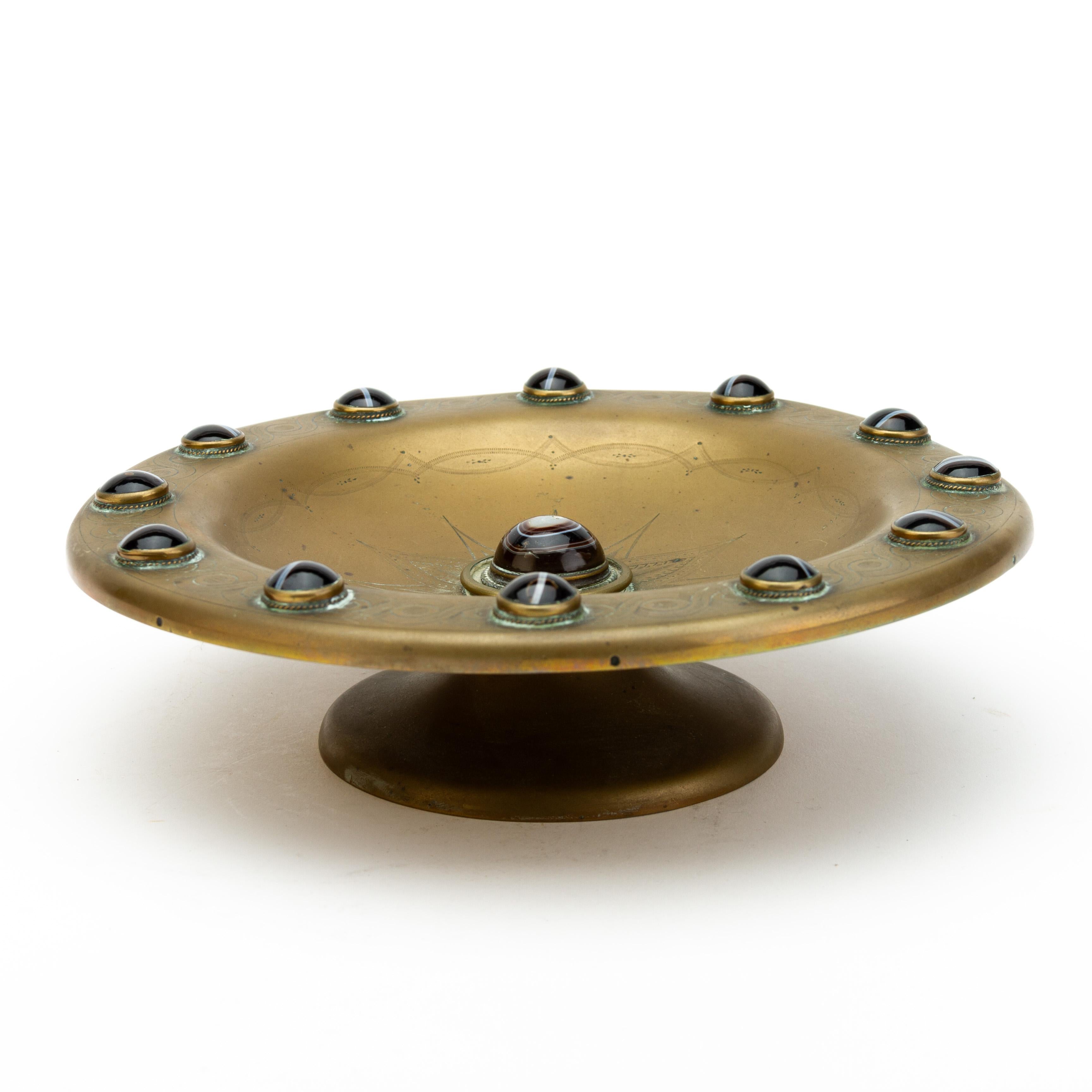 Engraved Brass Tazza Inlaid with Banded Agate Late 19th Century  For Sale 2