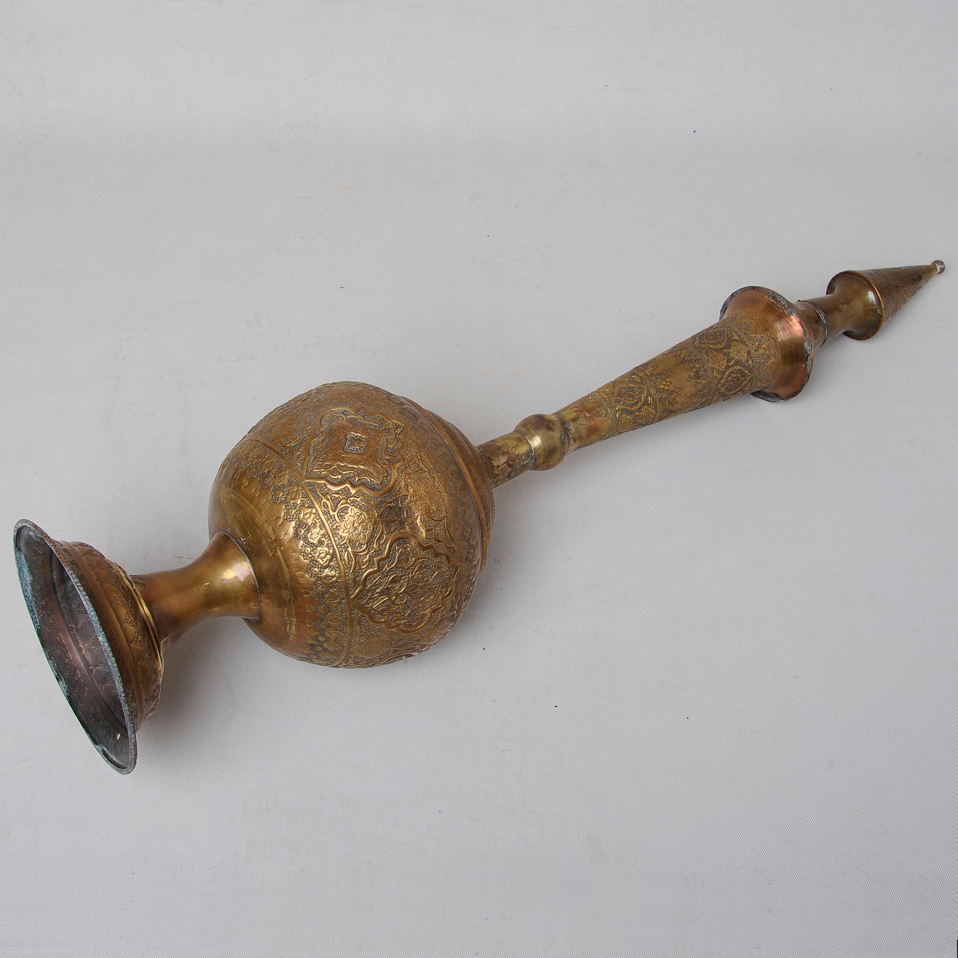 Intagliato a mano Vaso in ottone inciso in vendita