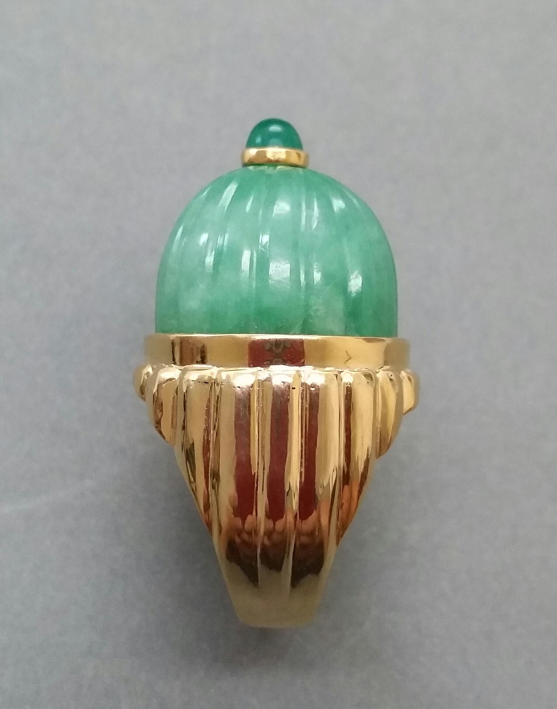 Art Deco Engraved Burma Jade Cabochon Emerald Cabochon 14 Karat Solid Yellow Gold Ring For Sale
