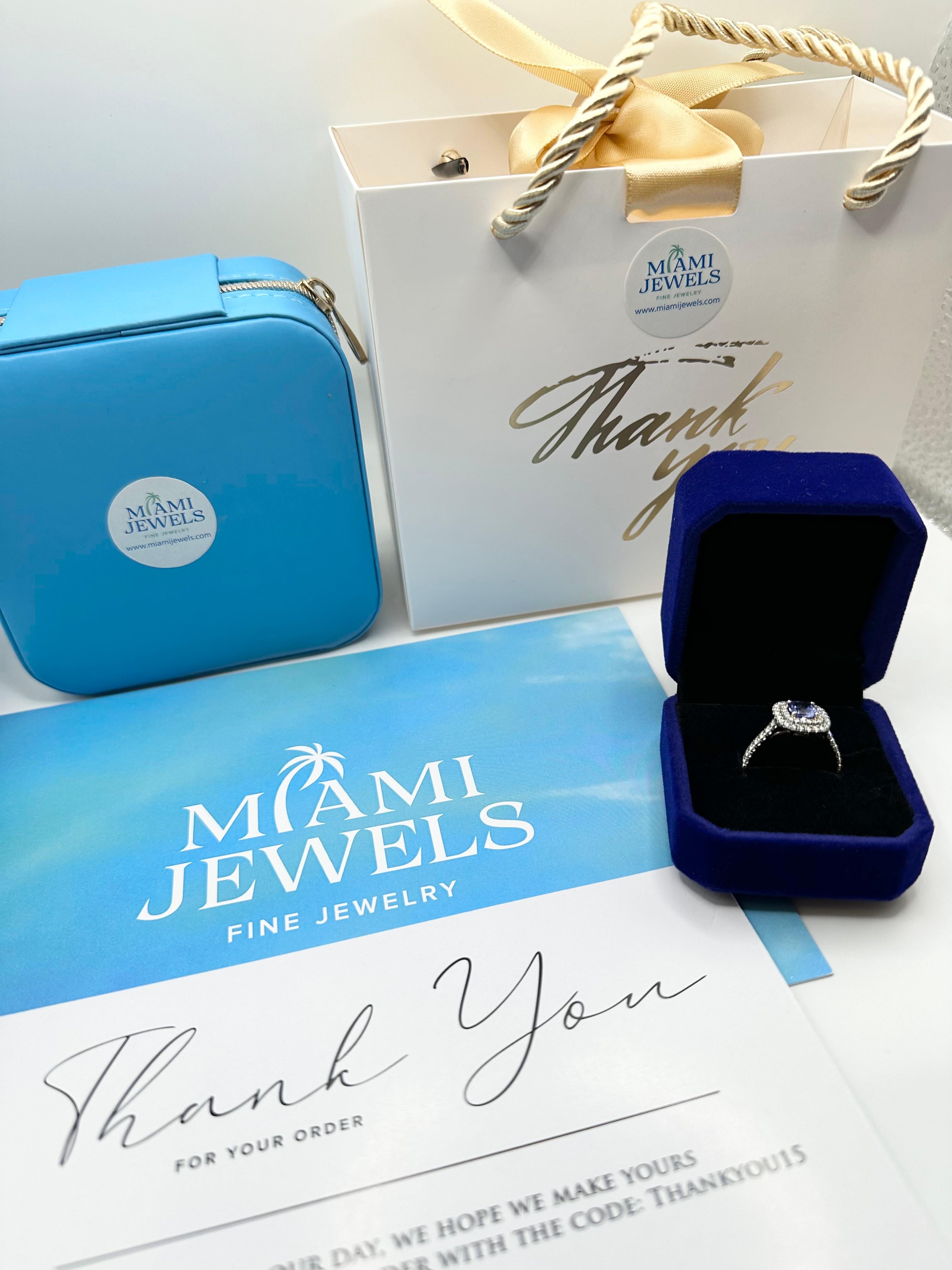 Engraved by hand engagement ring 18KT gold bezel ring scrolls engraved ring For Sale 2