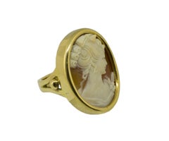 Engraved Cameo 18 kt Yellow Gold Ring