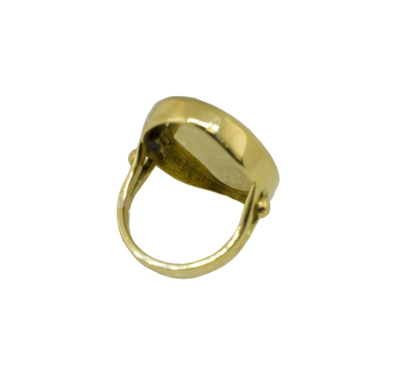 Engraved Cameo 18 kt Yellow Gold Ring In Excellent Condition In Marcianise, Marcianise (CE)