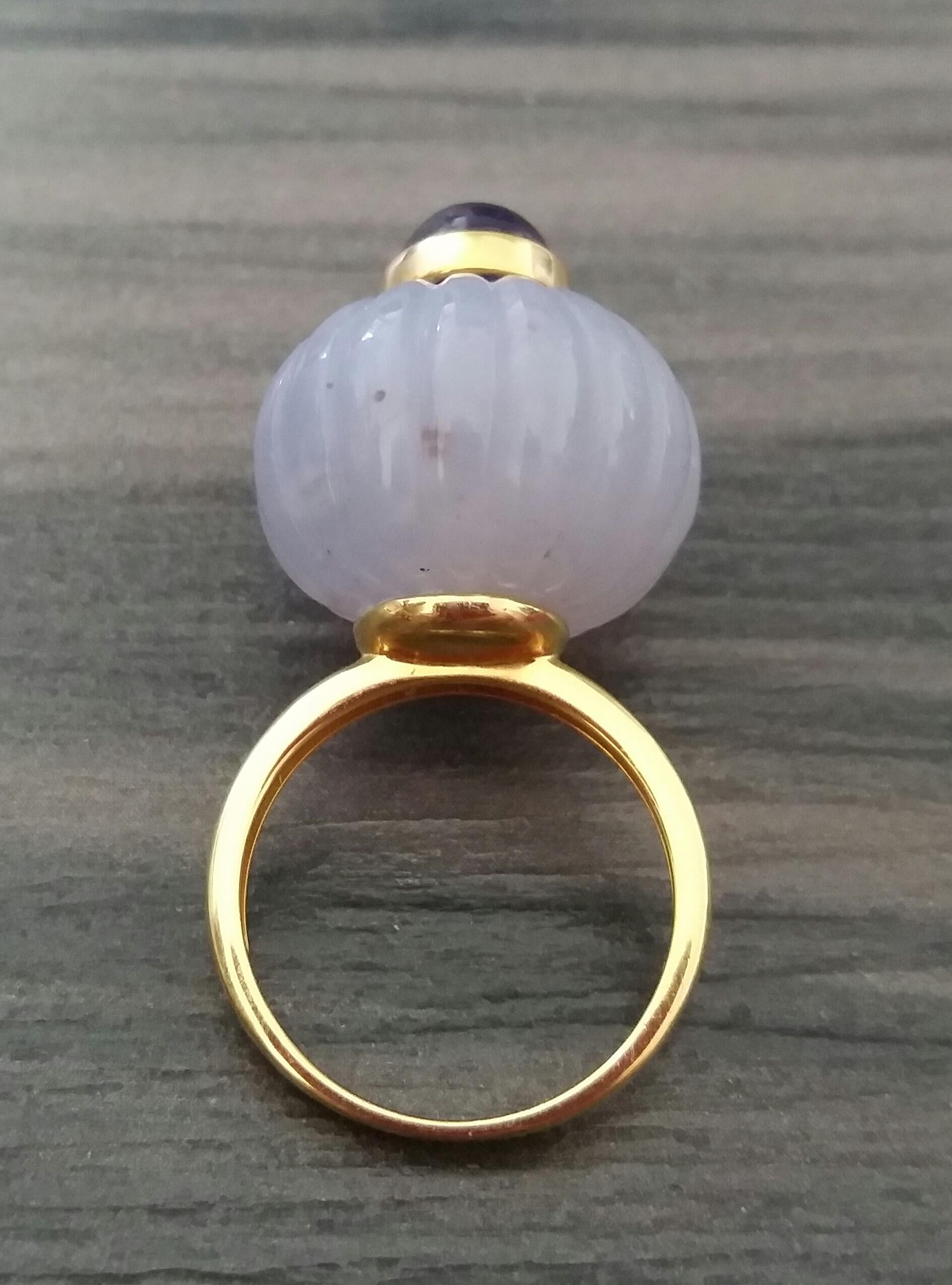 Engraved Chalcedony Blue Sapphire Cabochon 14 Karat Yellow Gold Cocktail Ring For Sale 4