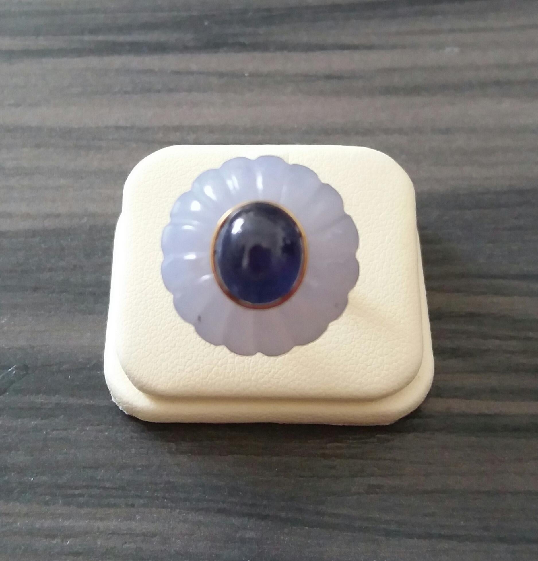 Engraved Chalcedony Blue Sapphire Cabochon 14 Karat Yellow Gold Cocktail Ring For Sale 5