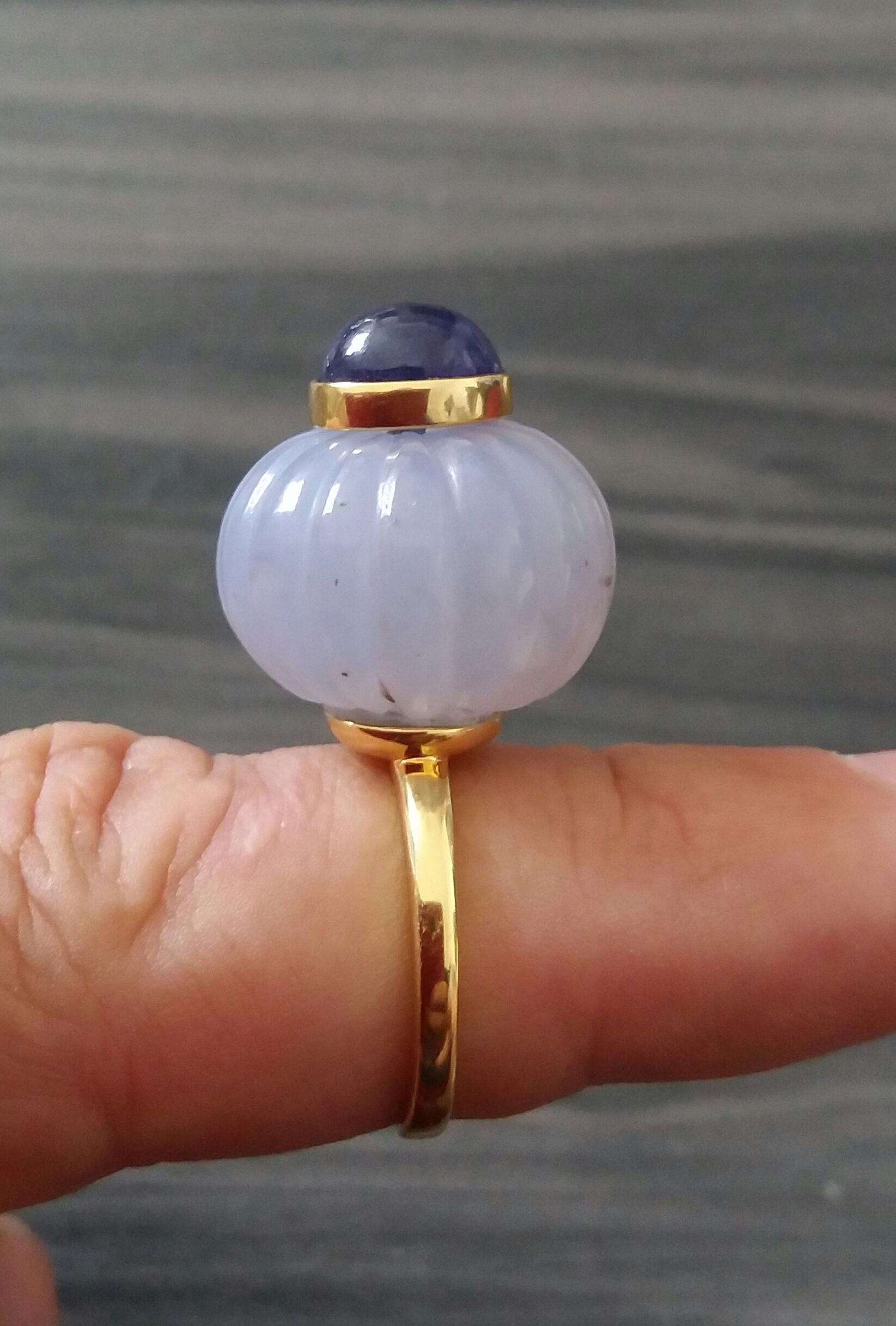 Engraved Chalcedony Blue Sapphire Cabochon 14 Karat Yellow Gold Cocktail Ring For Sale 2