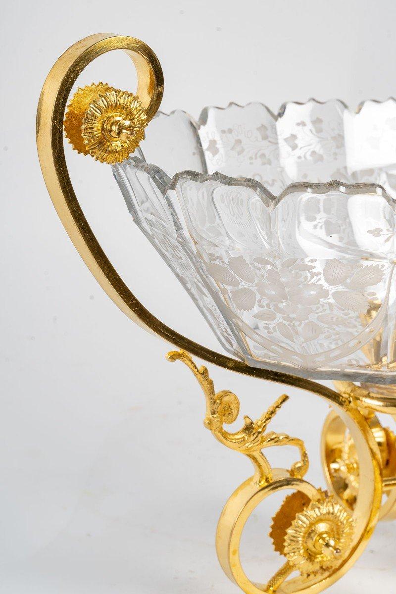 Français Tasse en cristal gravé, monture en bronze doré