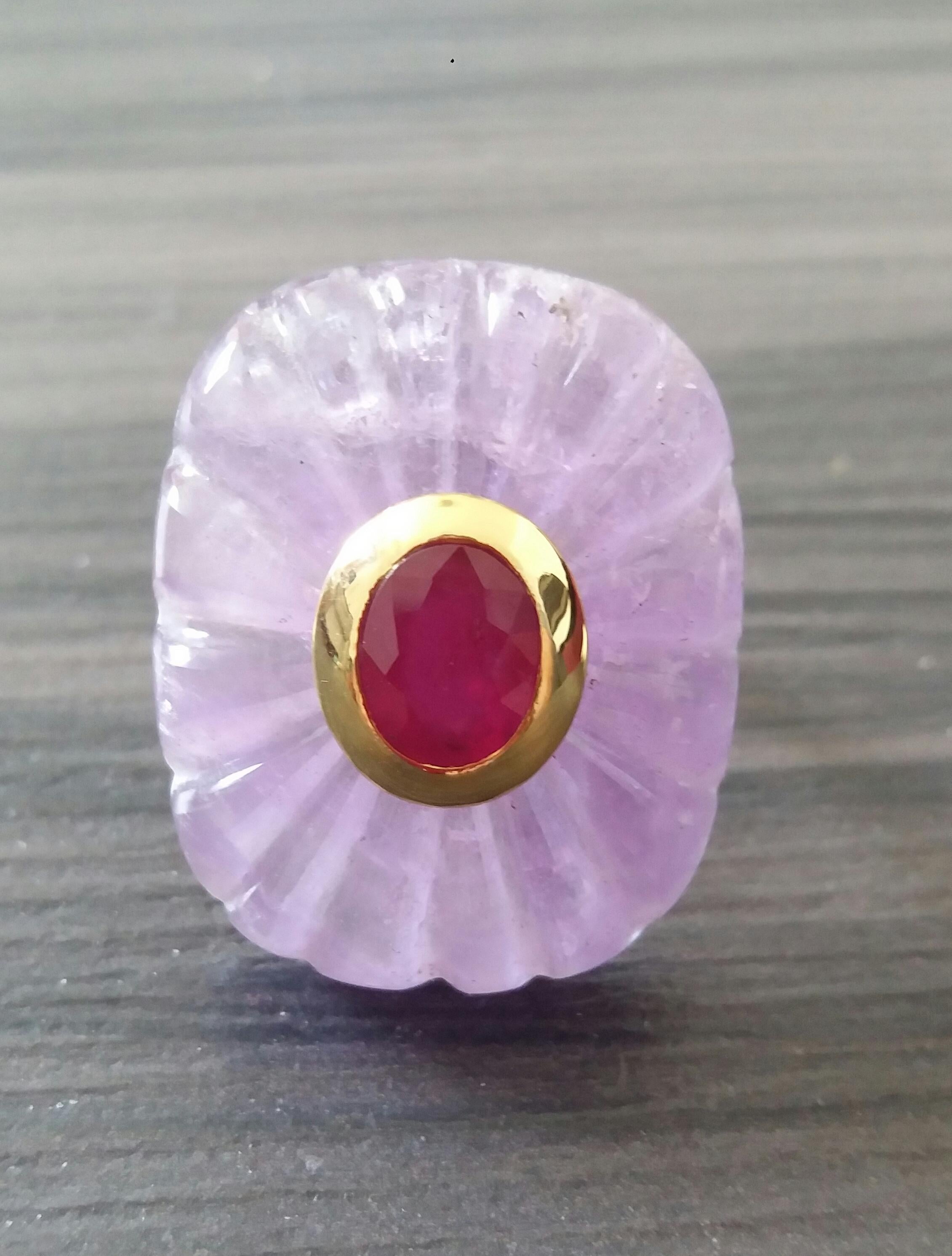 Engraved Cushion Shape Natural Amethyst Faceted Oval Ruby Gold Cocktail Ring In Good Condition For Sale In Bangkok, TH