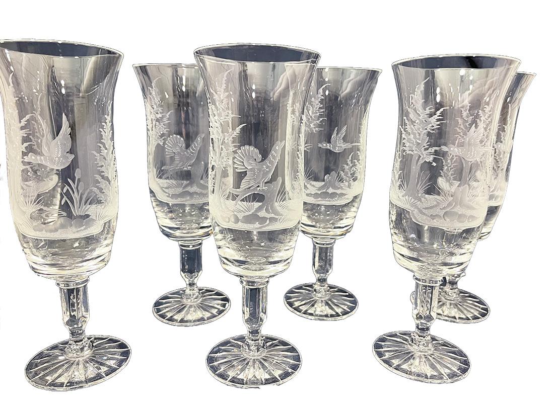 Engraved drinking glasses with a landscape and bird scene, 1970s

Fabulous tall drinking glasses on a round low stemmed base and a star-shaped cut pattern foot. The drinking glasses with an engraved scene of a landscape and trees with birds. Five