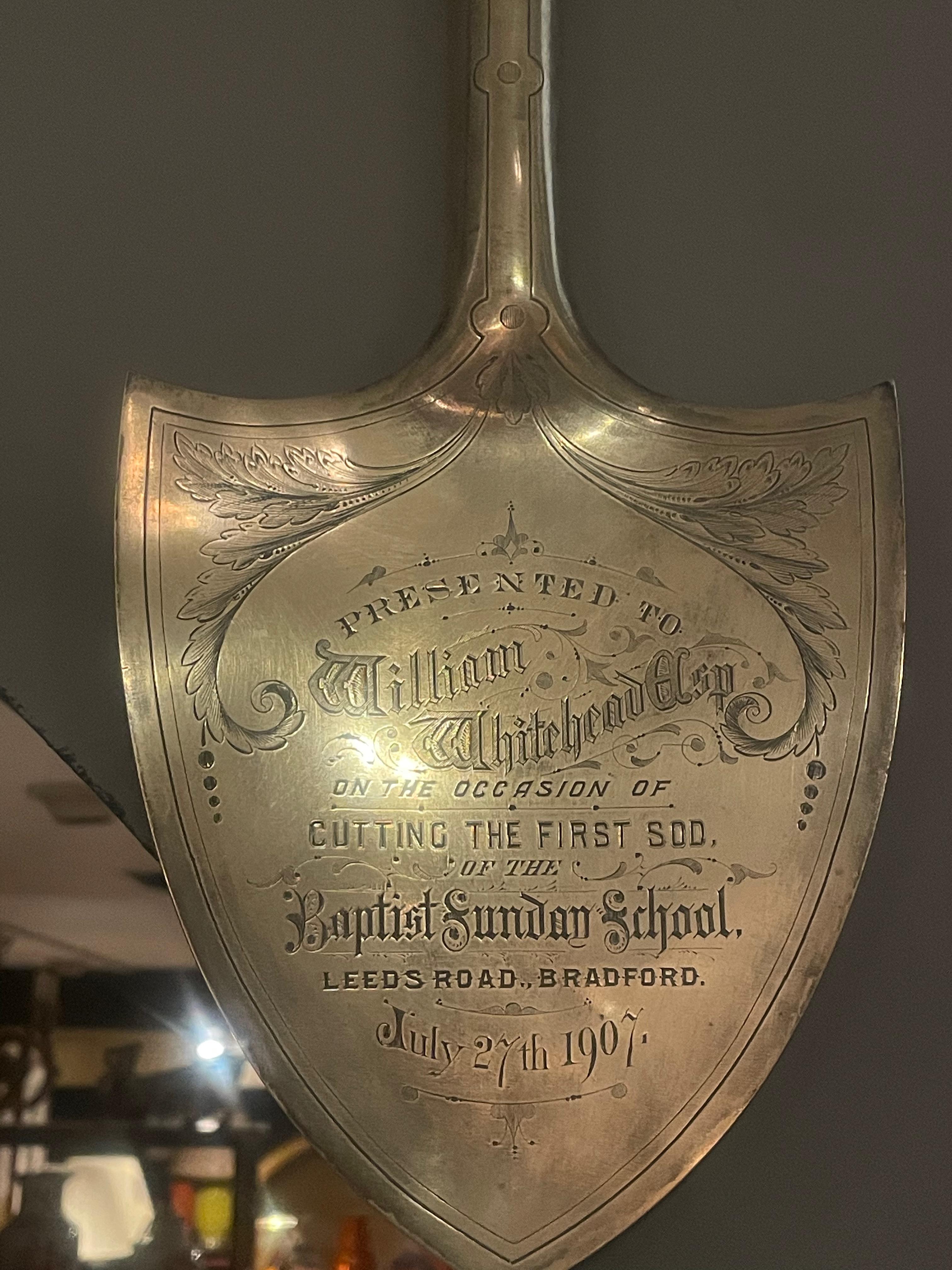 Ebonized Engraved Edwardian Presentation Silver Plate & Ebonised Spade, 1907 For Sale