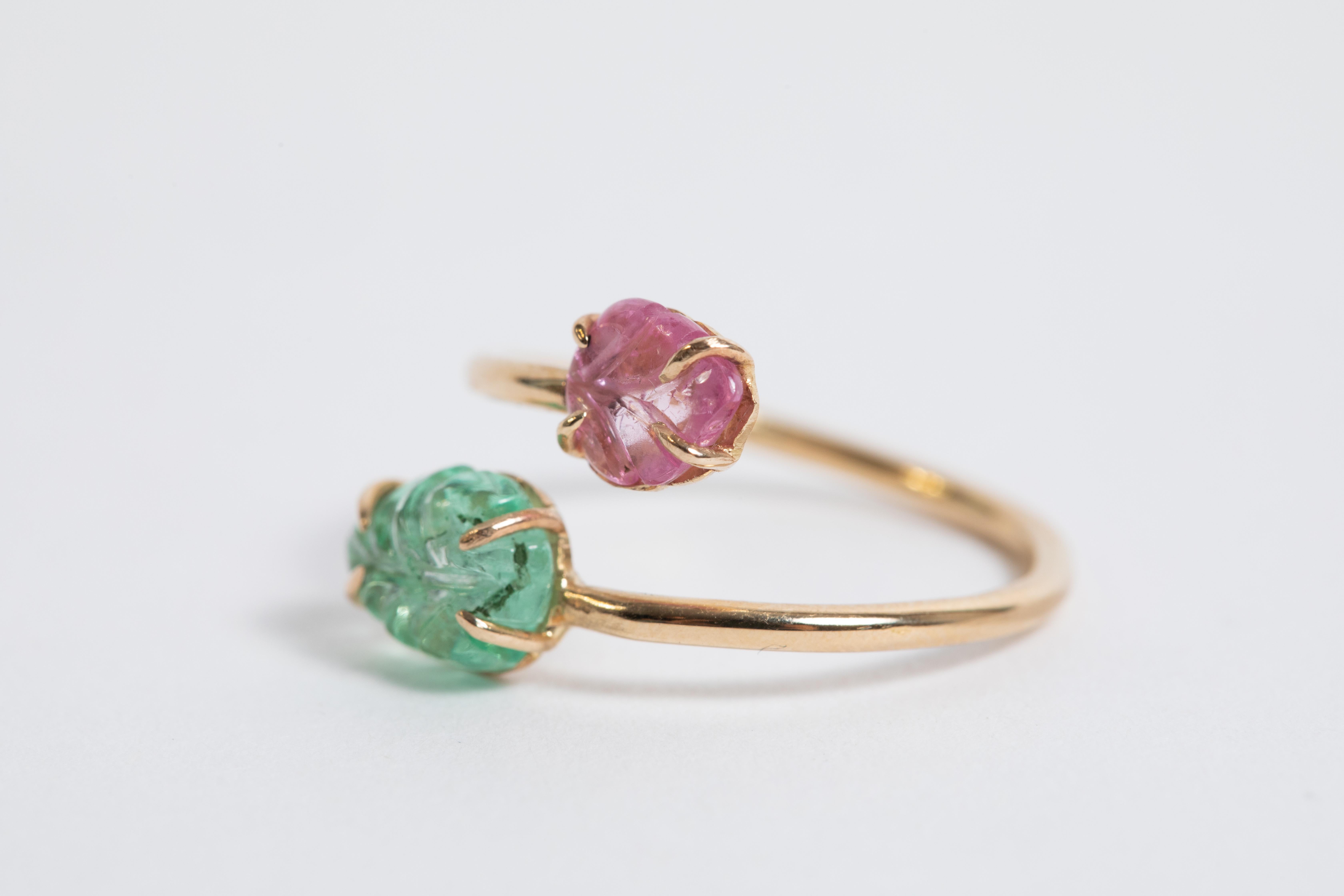 Engraved Emerald and Spinel Leaves You and Me Ring by Marion Jeantet In New Condition For Sale In Paris, FR