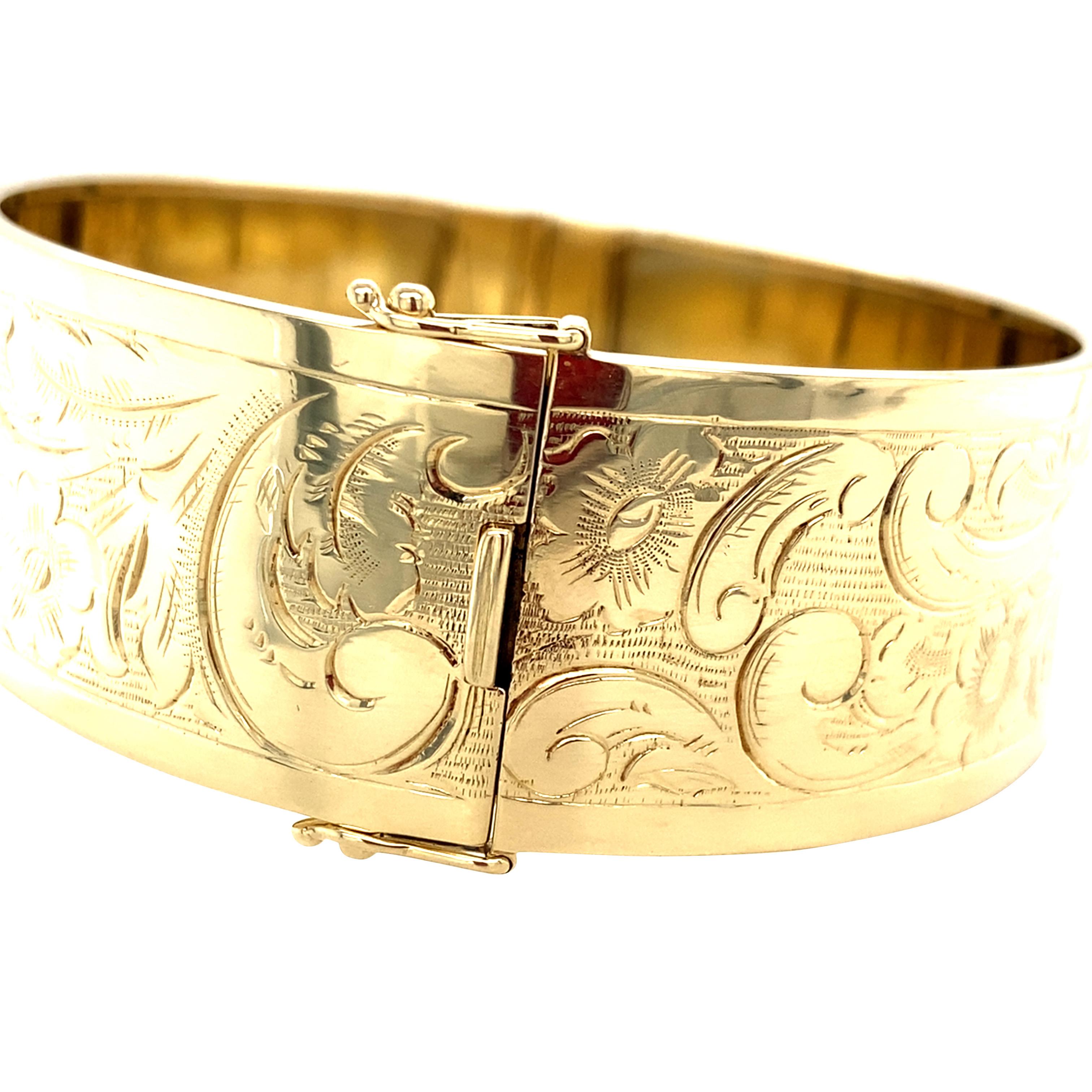 Bracelet large en or massif gravé de fleurs, 14K Or 35 Grammes Bon état - En vente à AMSTERDAM, NL