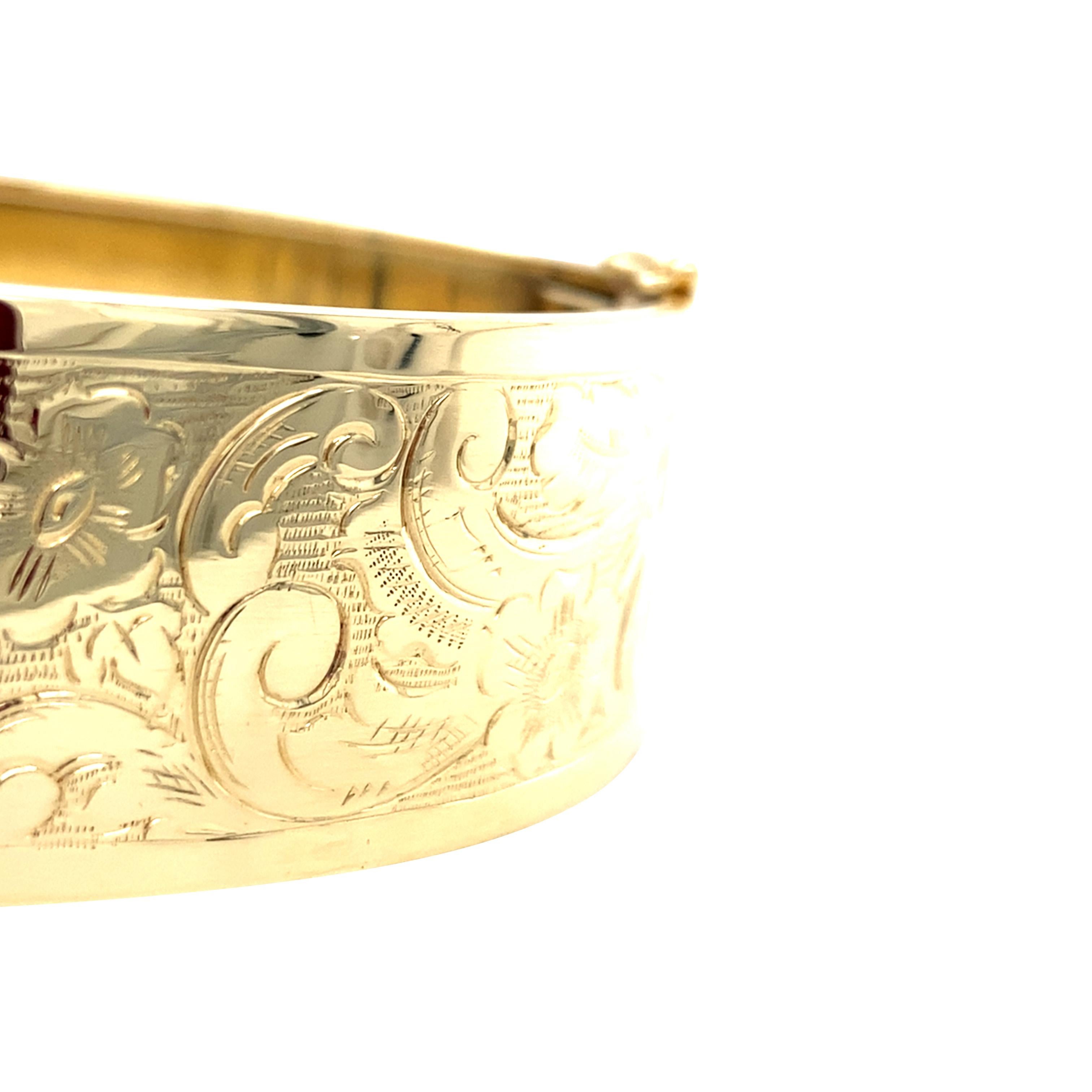 Bracelet large en or massif gravé de fleurs, 14K Or 35 Grammes Unisexe en vente