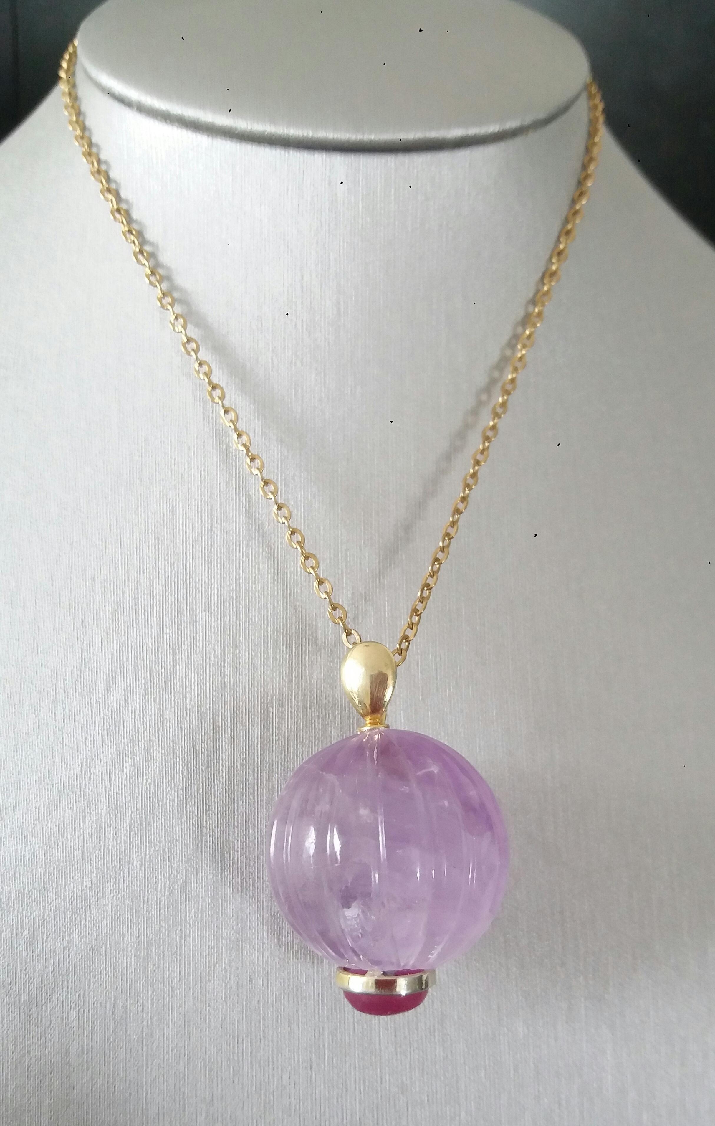 Colgante grabado de oro amarillo de 14 quilates con cabujón de rubí ovalado y cuenta redonda de amatista auténtica en venta 3