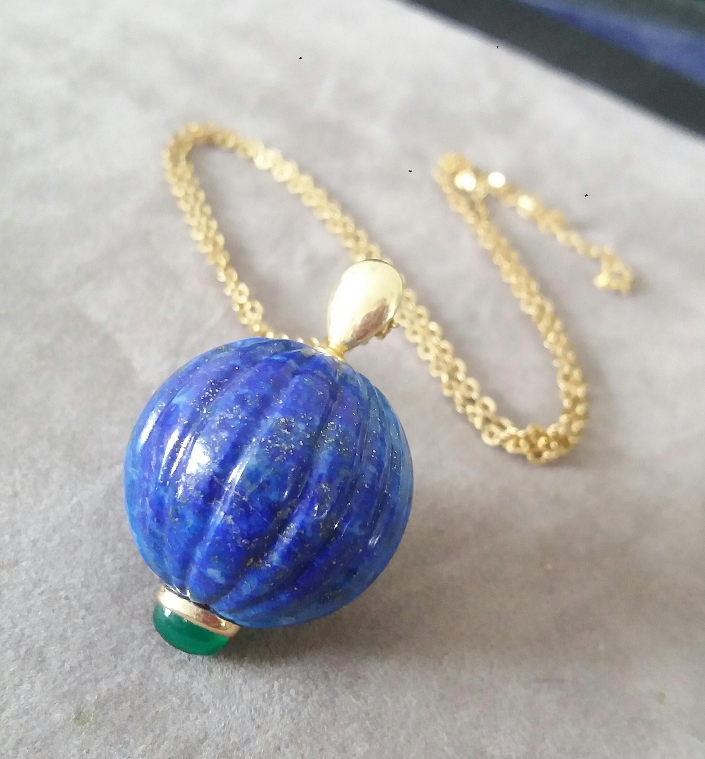 Engraved Genuine Lapis Lazuli Round Bead Green Onyx Cab 14K Yellow Gold Pendant In New Condition For Sale In Bangkok, TH