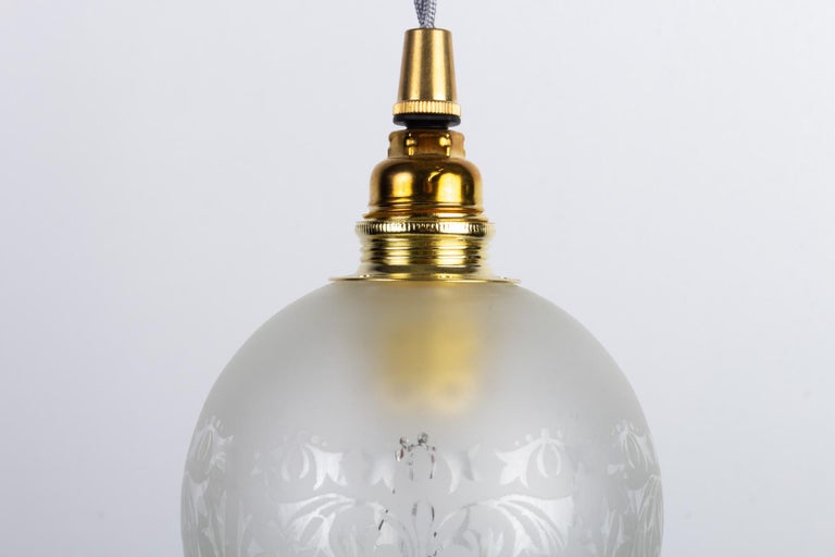 Engraved Glass Hanging Lamp In Good Condition For Sale In Saint-Ouen, FR