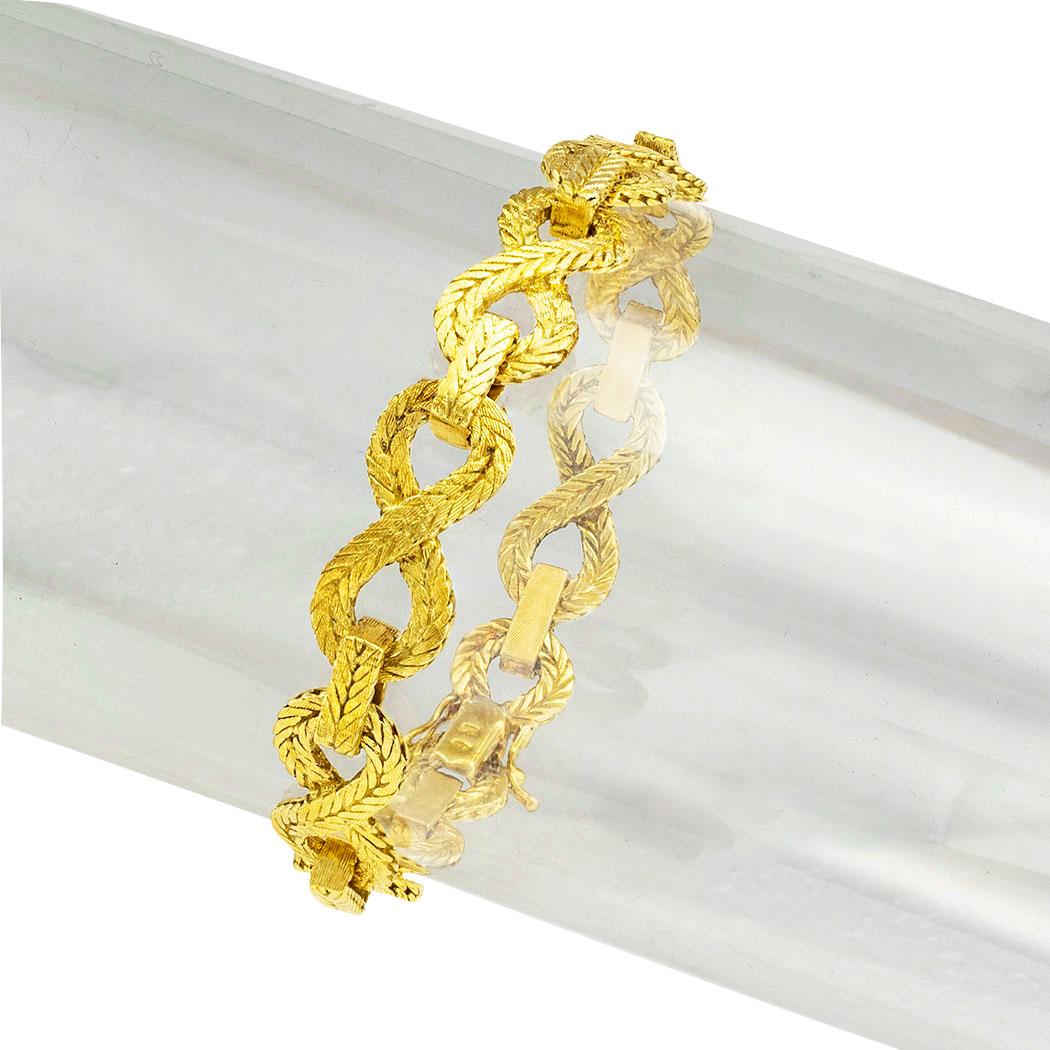 Modern Engraved Herringbone Pattern Yellow Gold Link Bracelet For Sale