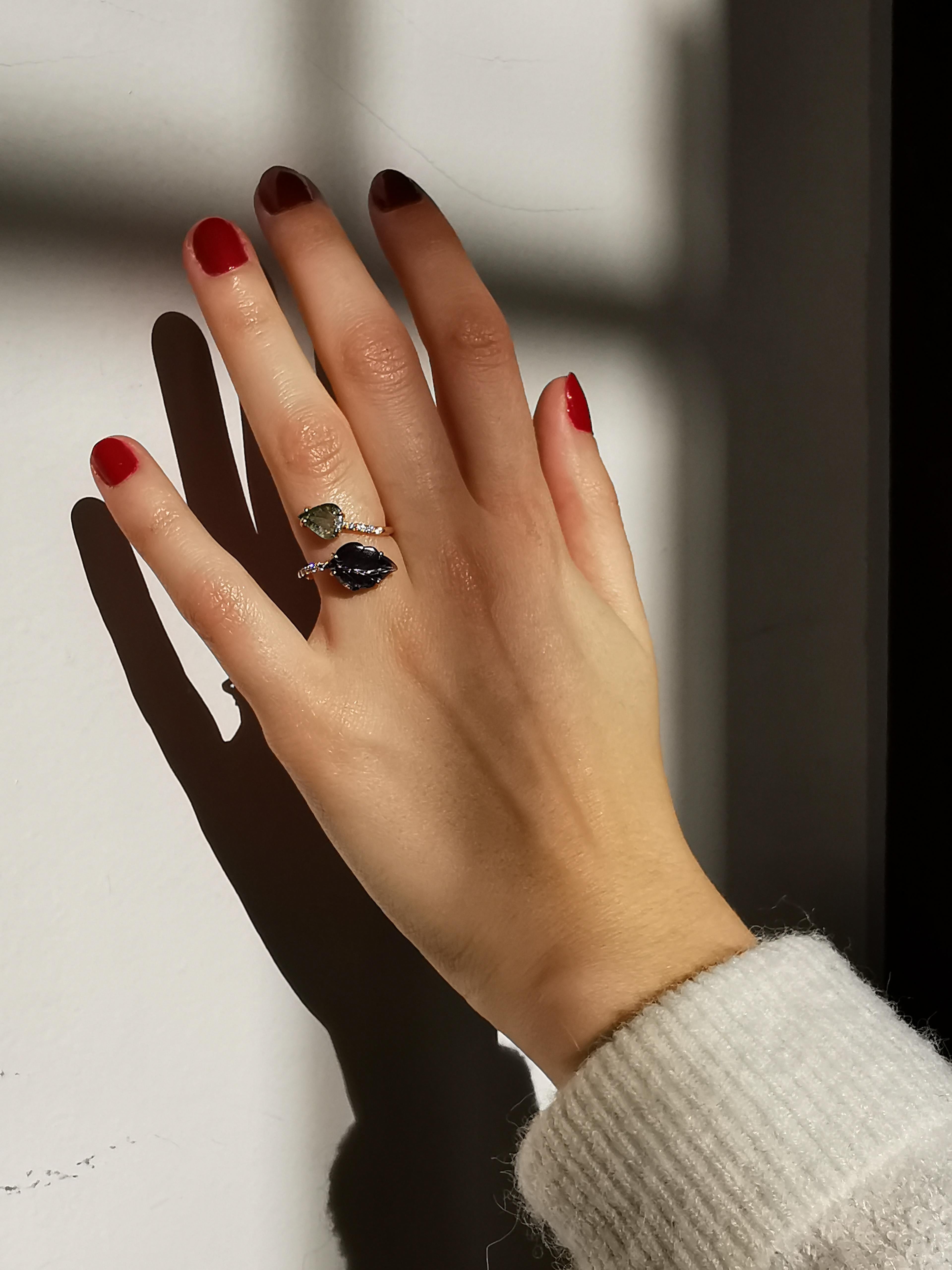 Engraved Iolite and Blue Tourmaline You and Me Leaves Ring by Marion Jeantet In New Condition In Paris, FR