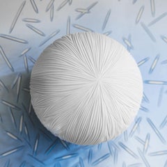 Aplique de cristal soplado azul claro grabado, porcelana y latón de Vezzini & Chen